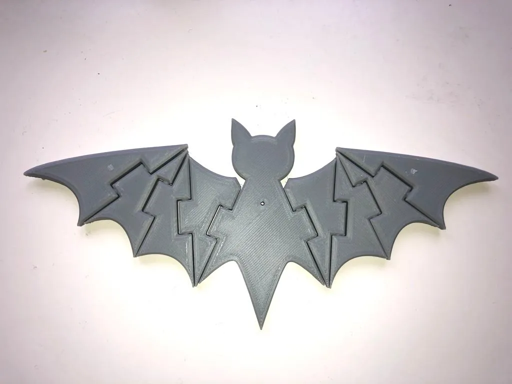 Dơi Flatti với cánh điều chỉnh cho Halloween