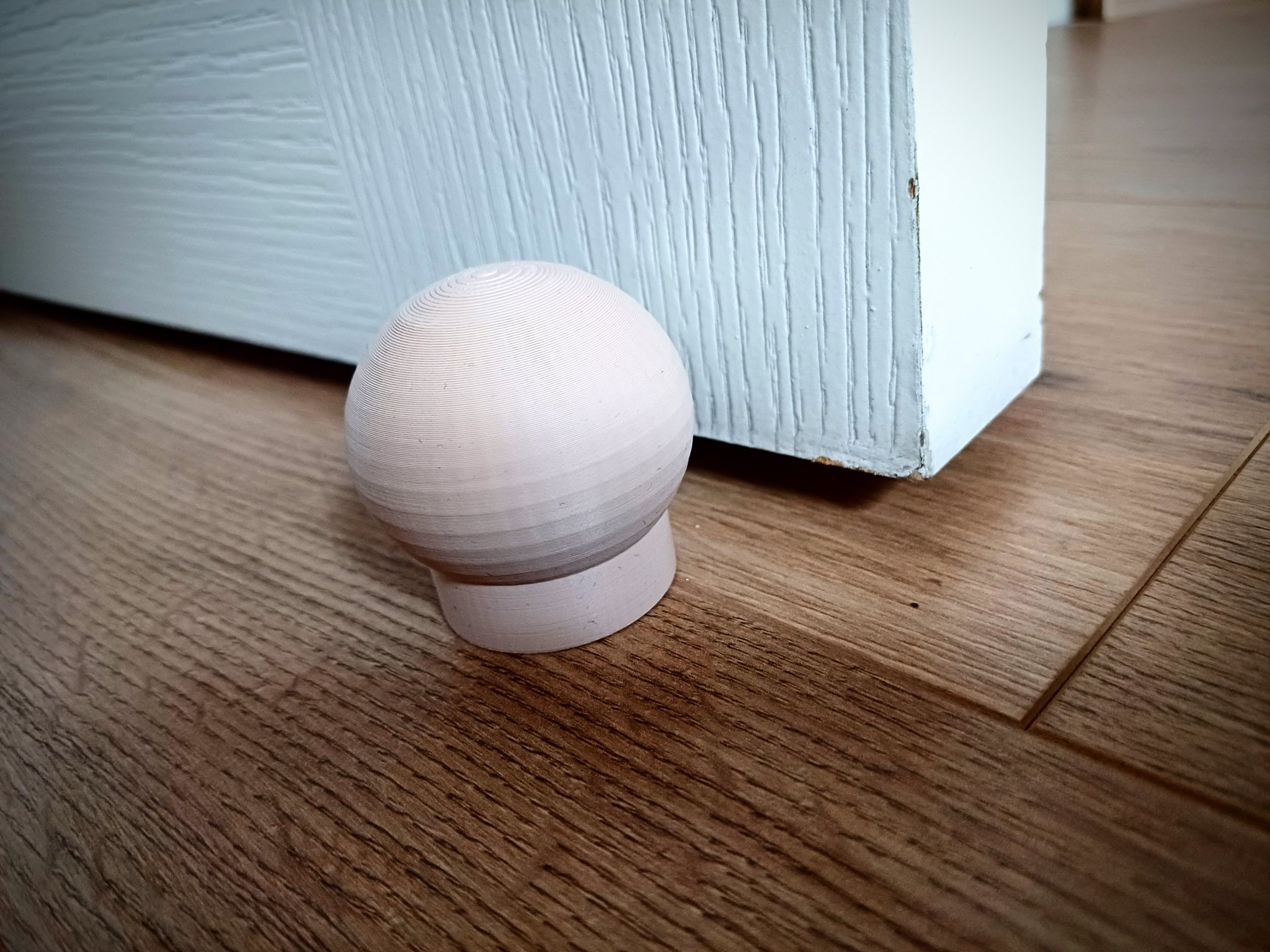 Cái chặn cửa đơn giản dễ sử dụng cho gia đình