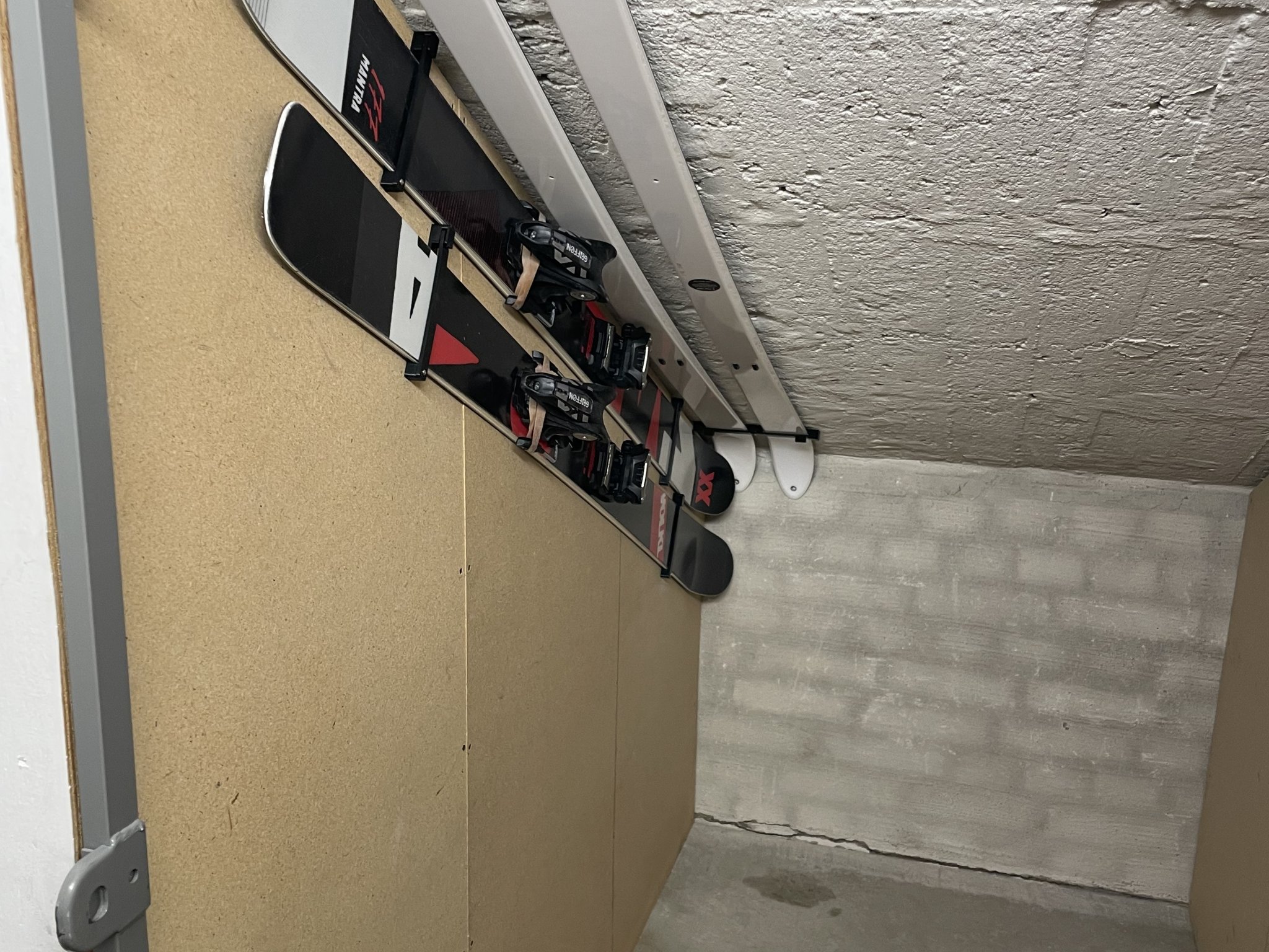 Giá đỡ mái cho đôi ván trượt tuyết touring