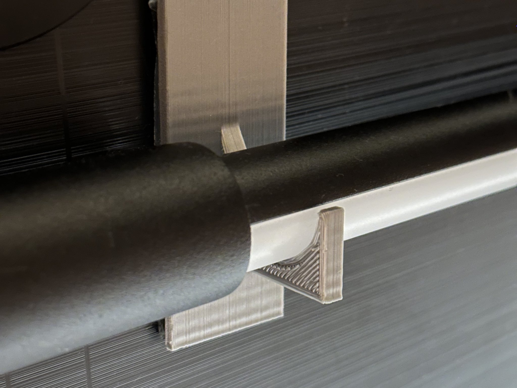 Giá đỡ cho ống đèn Philips Hue Play Gradient gắn TV