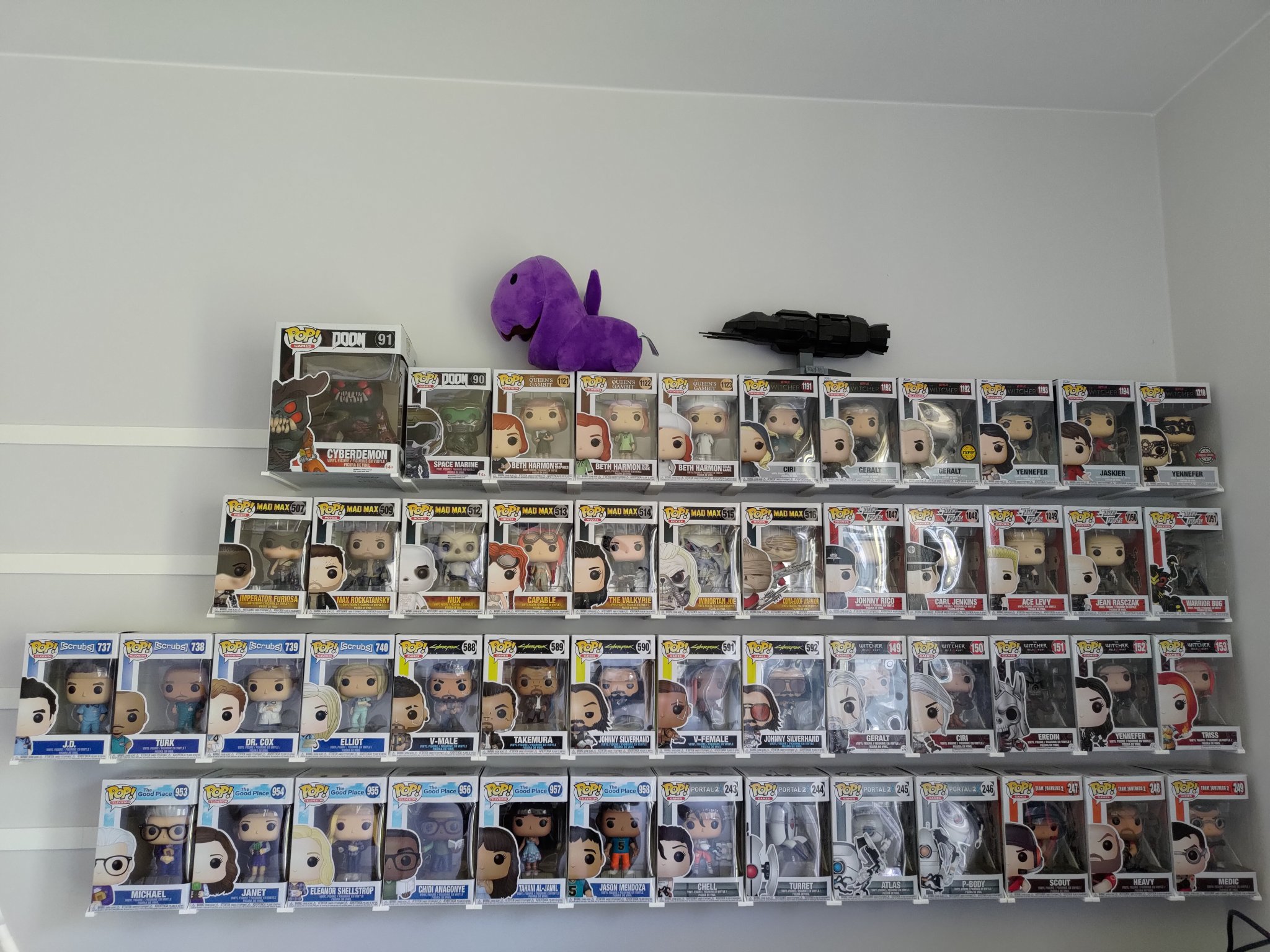 Giá treo Funko Pop đơn giản cho tường