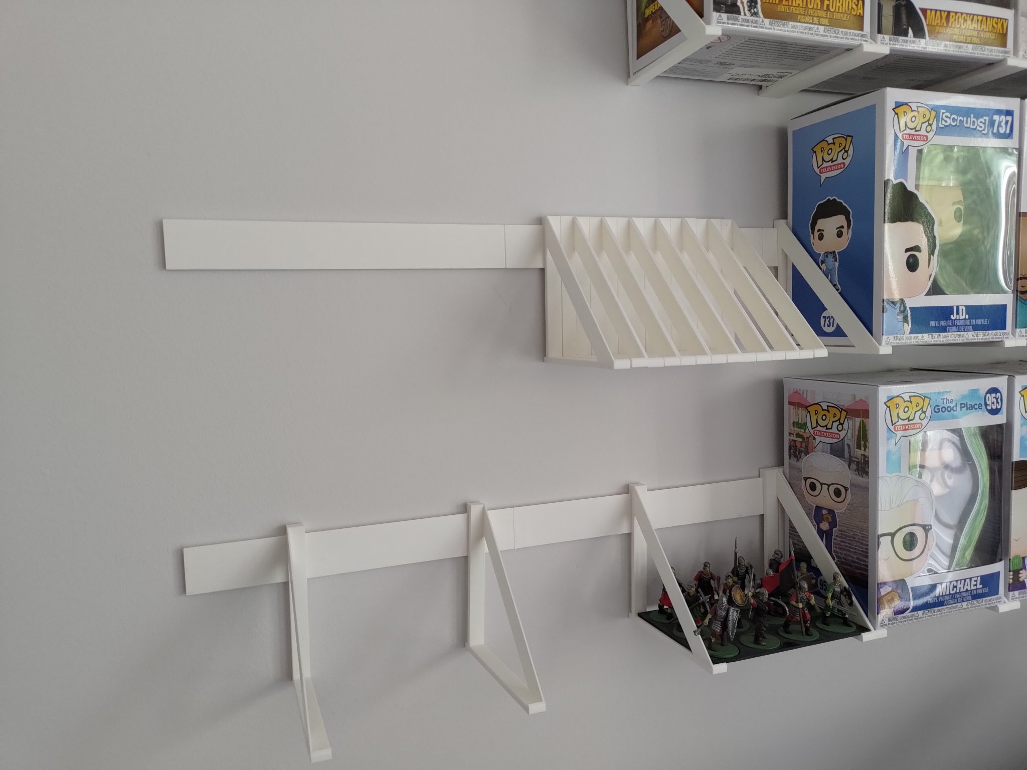 Giá treo Funko Pop đơn giản cho tường