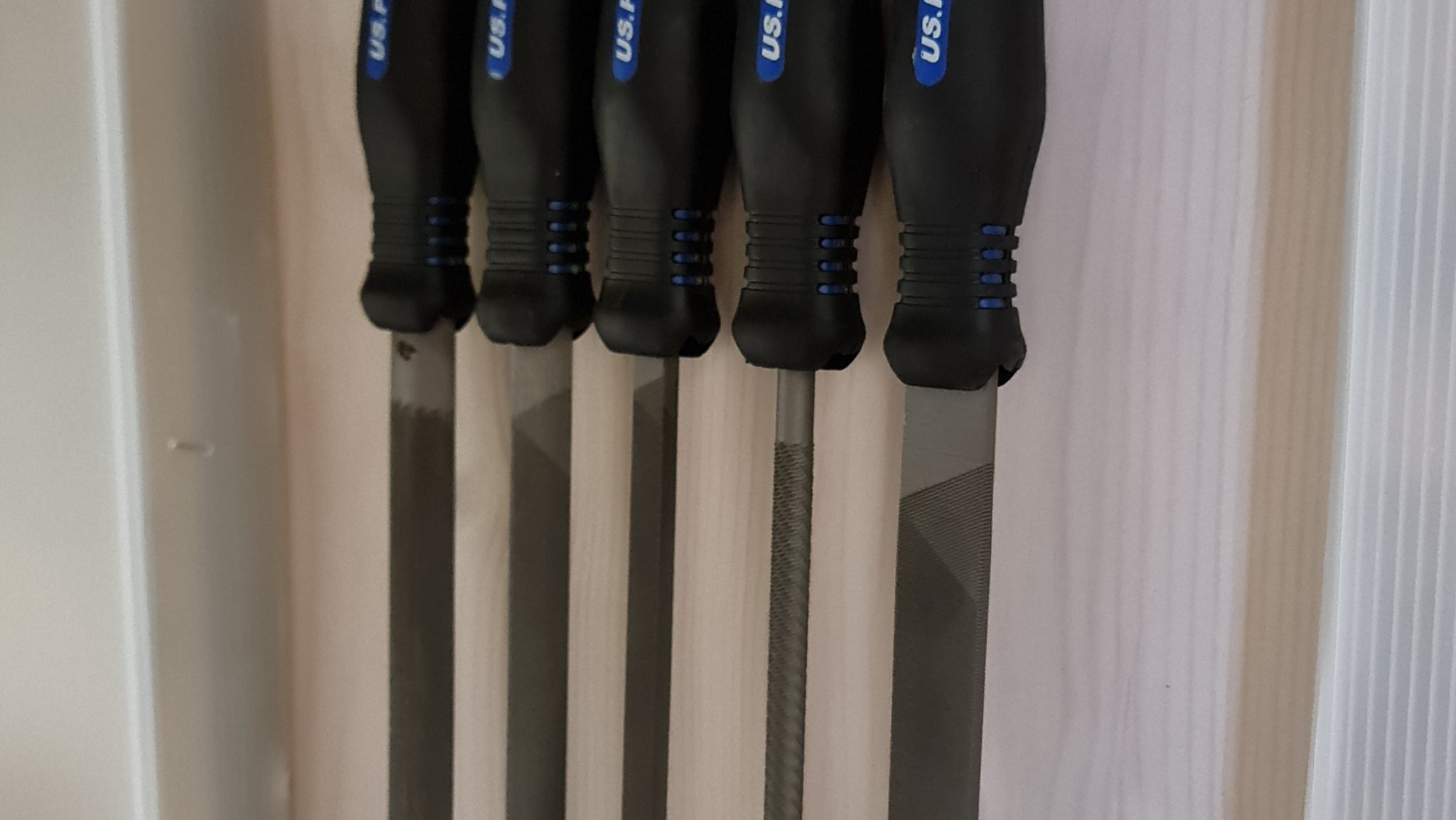 Giá treo tài liệu với 5 vít cố định hàng đầu