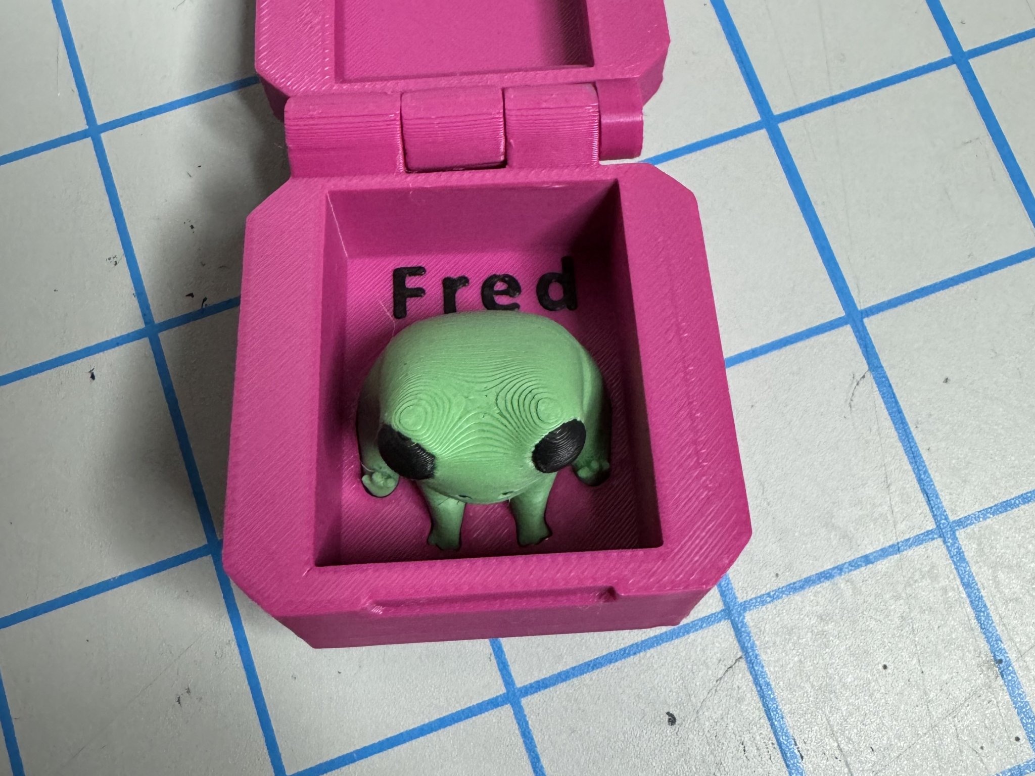 **Chốt bản lề cho hộp của Fred The Frog**