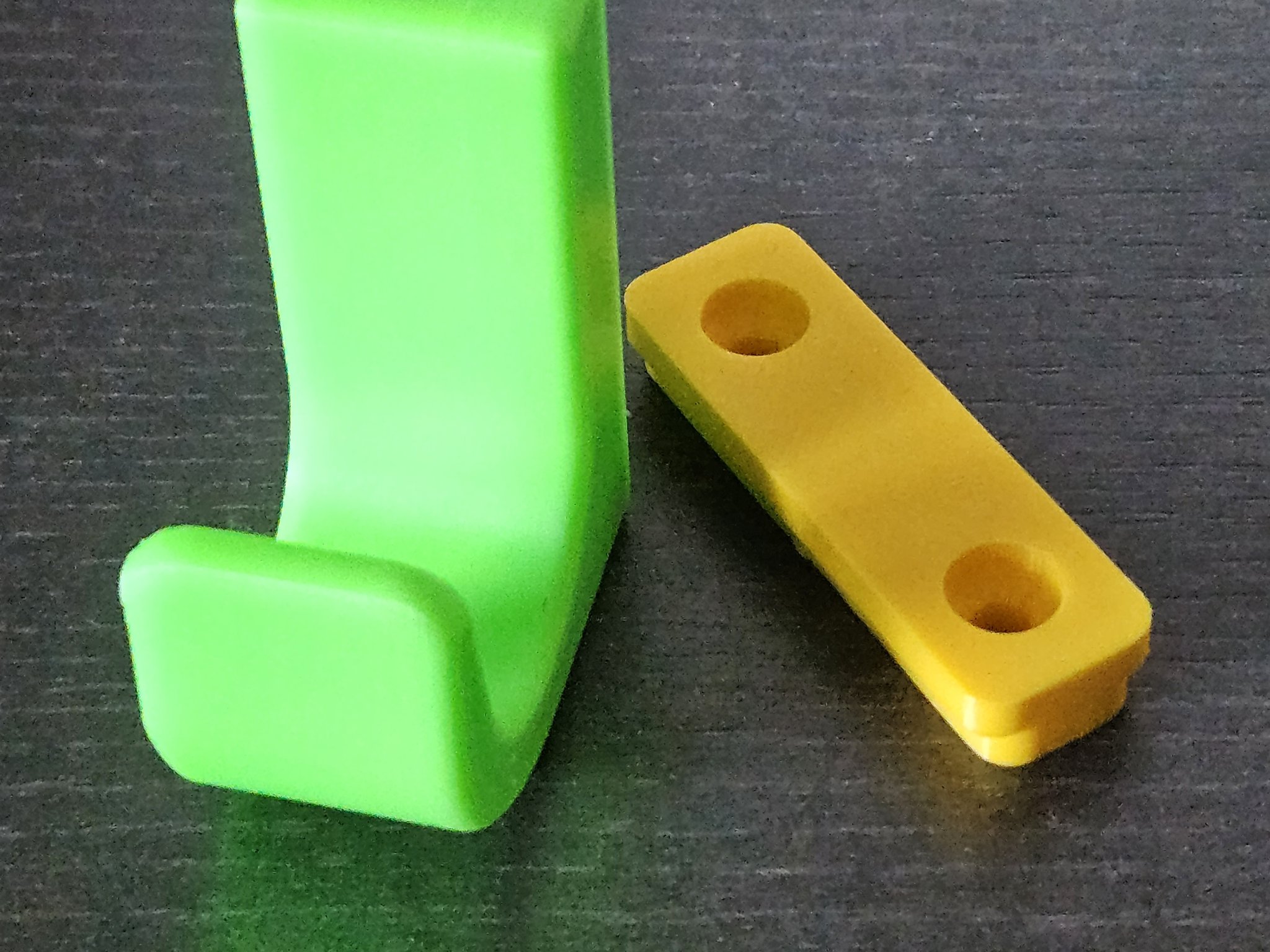 Móc treo tường với thiết kế ẩn vít chắc chắn