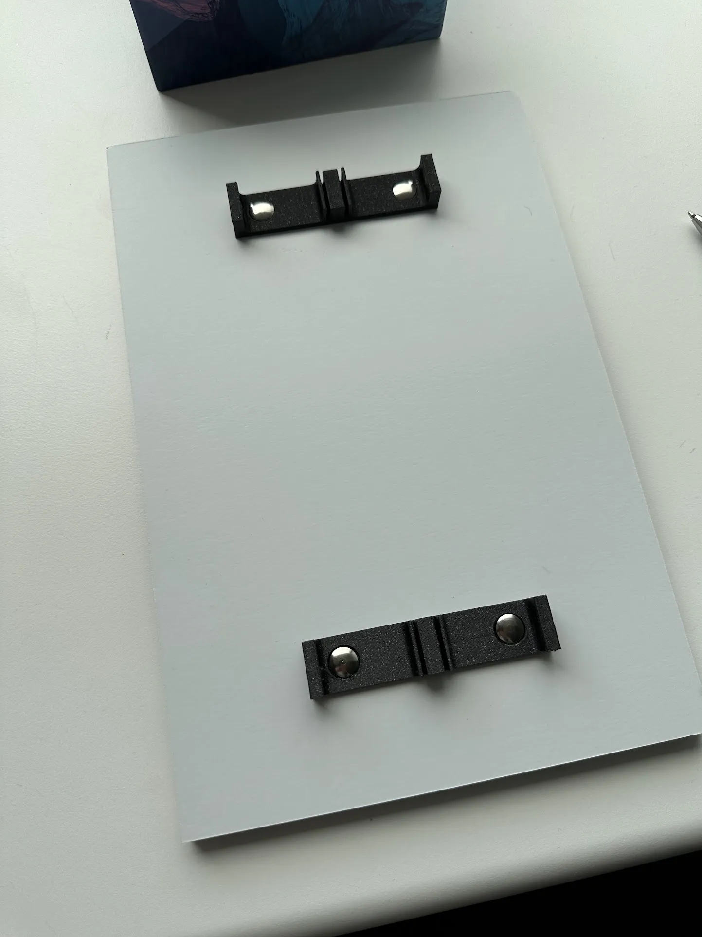 Giá đỡ ảnh U 10mm gắn tường