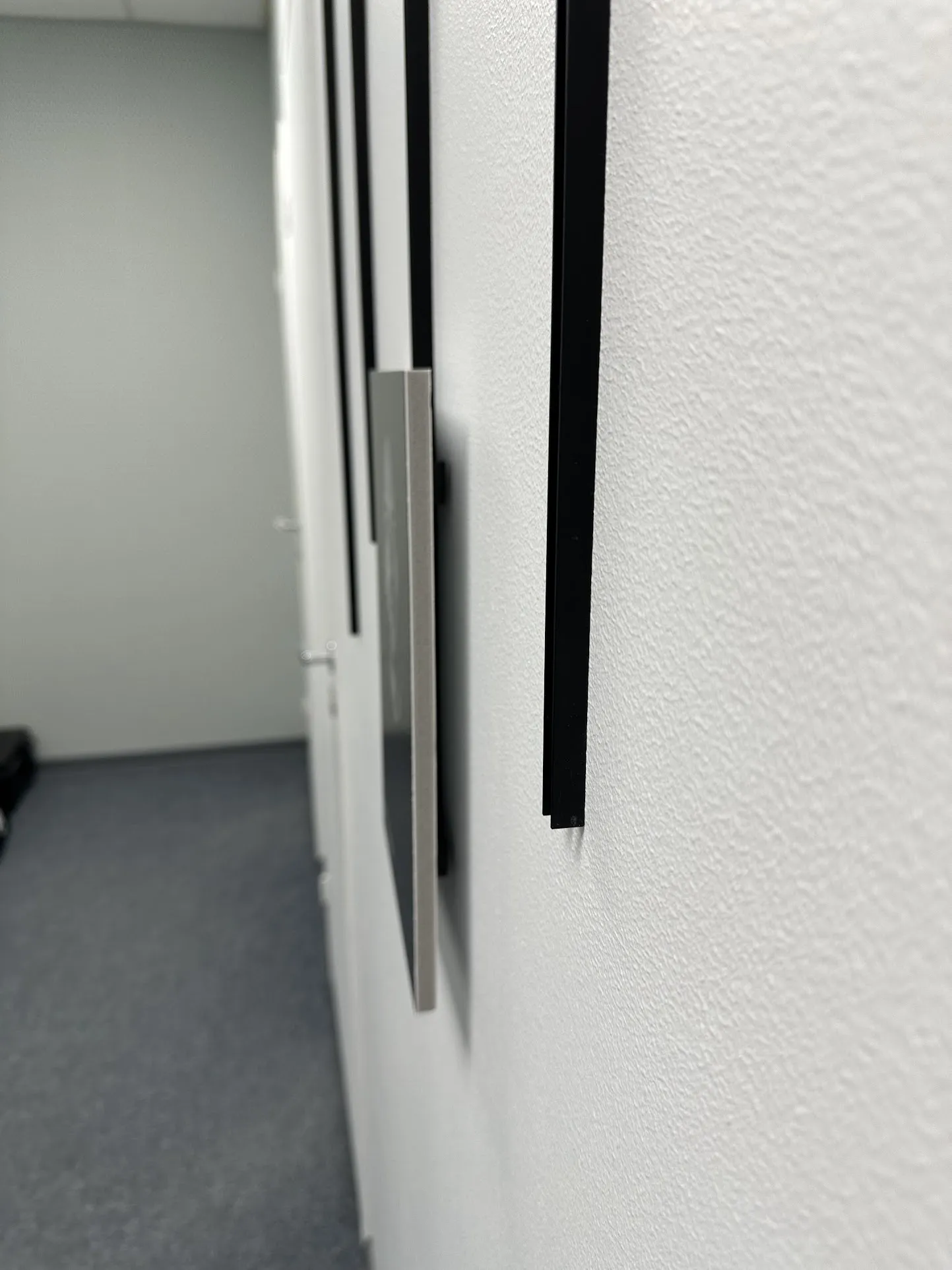 Giá đỡ ảnh U 10mm gắn tường