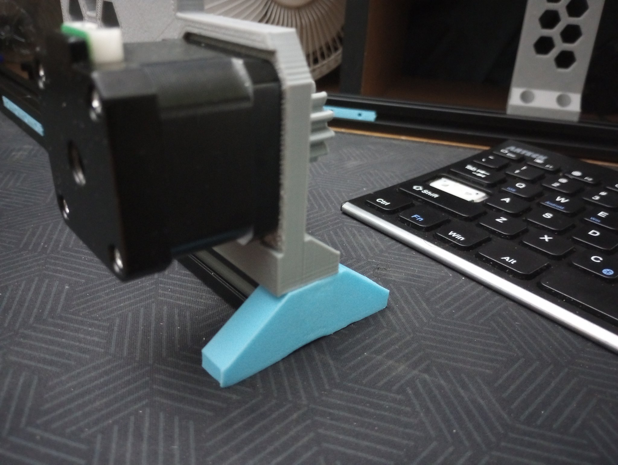 Chân đế hỗ trợ cho thanh nhôm 2020