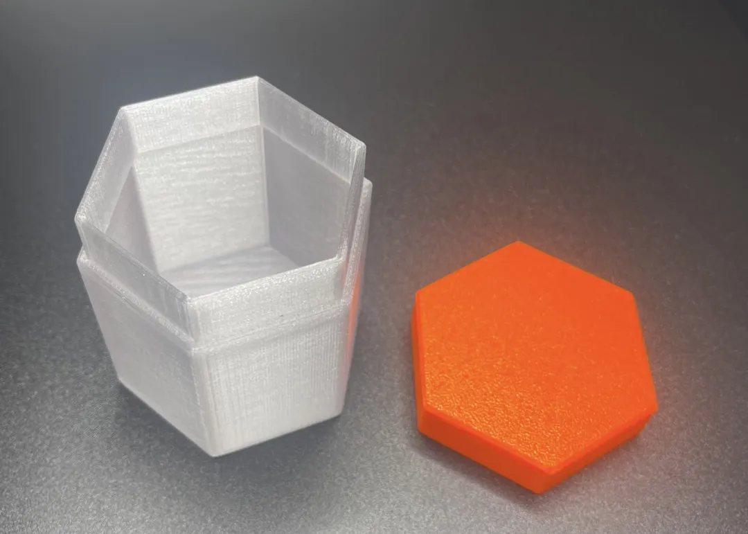 Thùng chứa hình lục giác nhỏ gọn