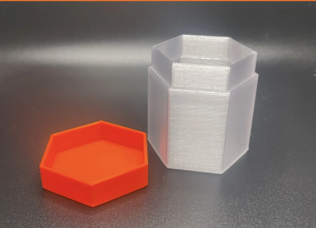 Thùng chứa hình lục giác nhỏ gọn