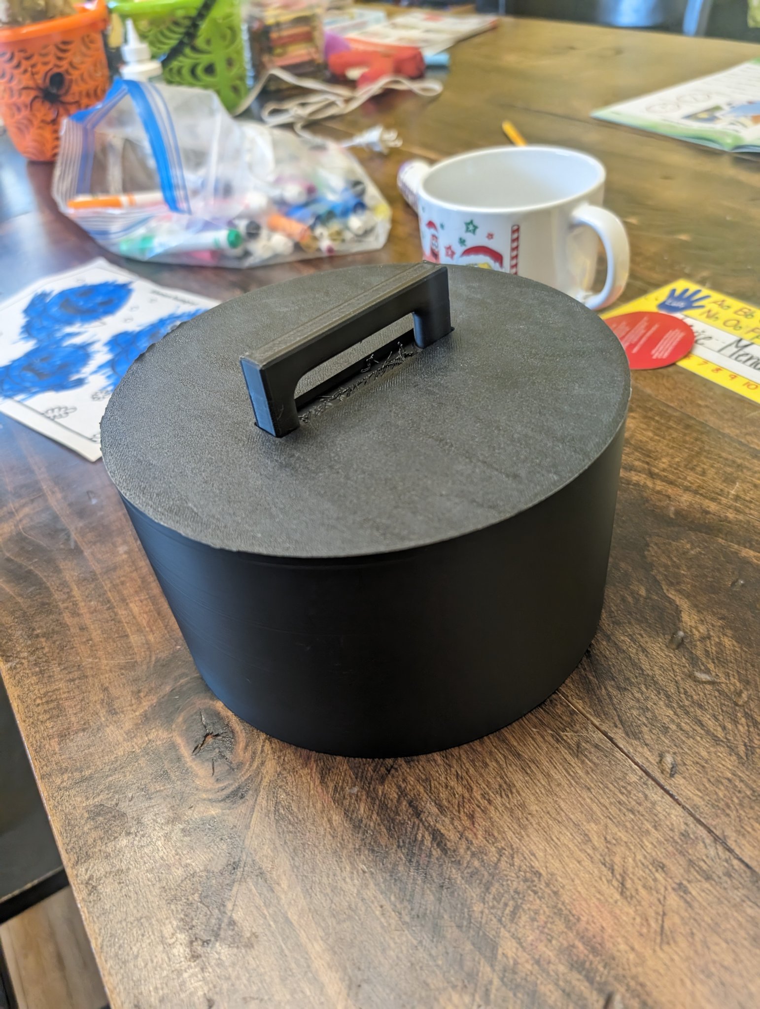 Hộp đựng bộ bài và chip poker chắc chắn