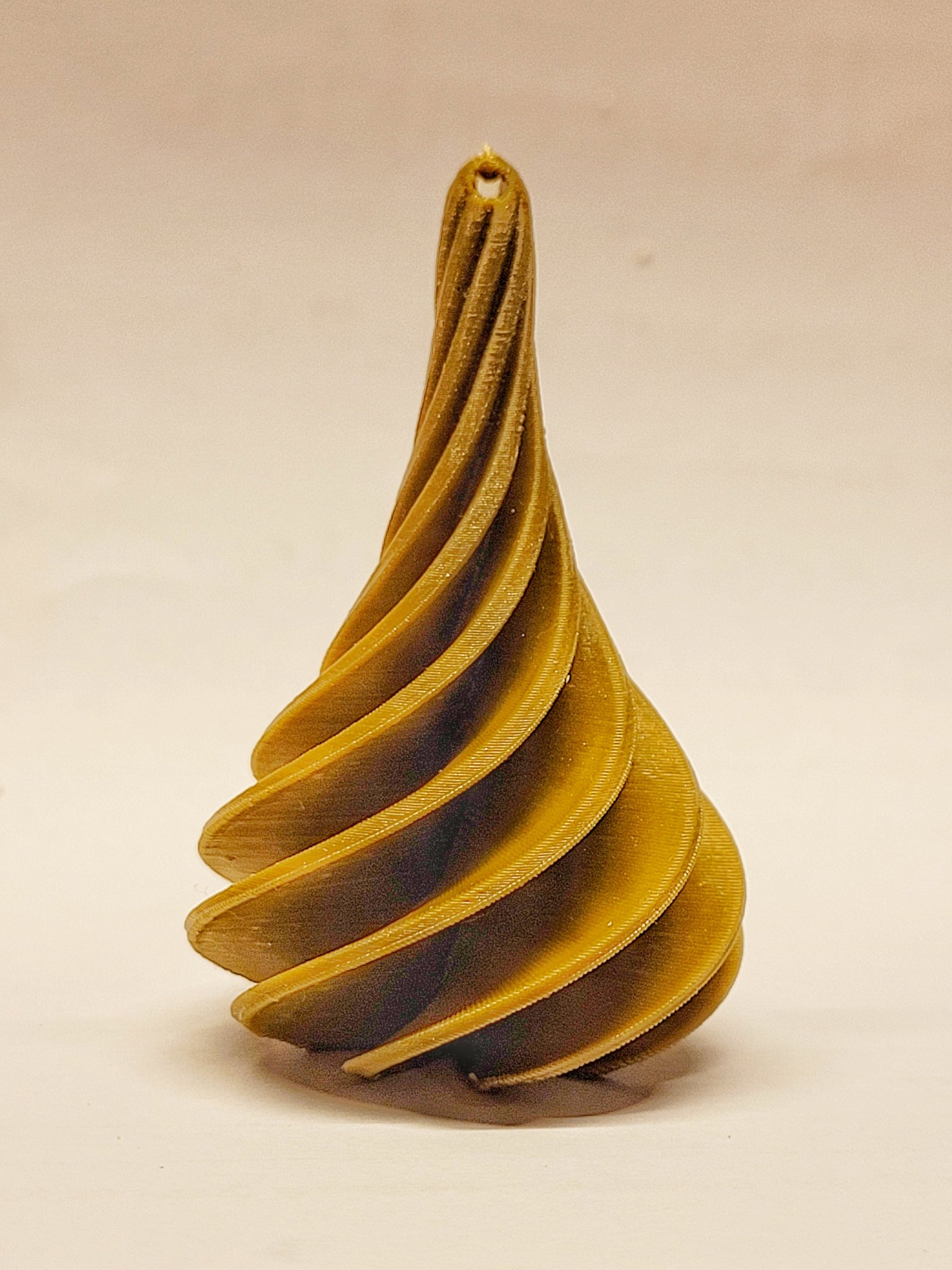 Trang trí cây thông Giáng sinh nhỏ gọn