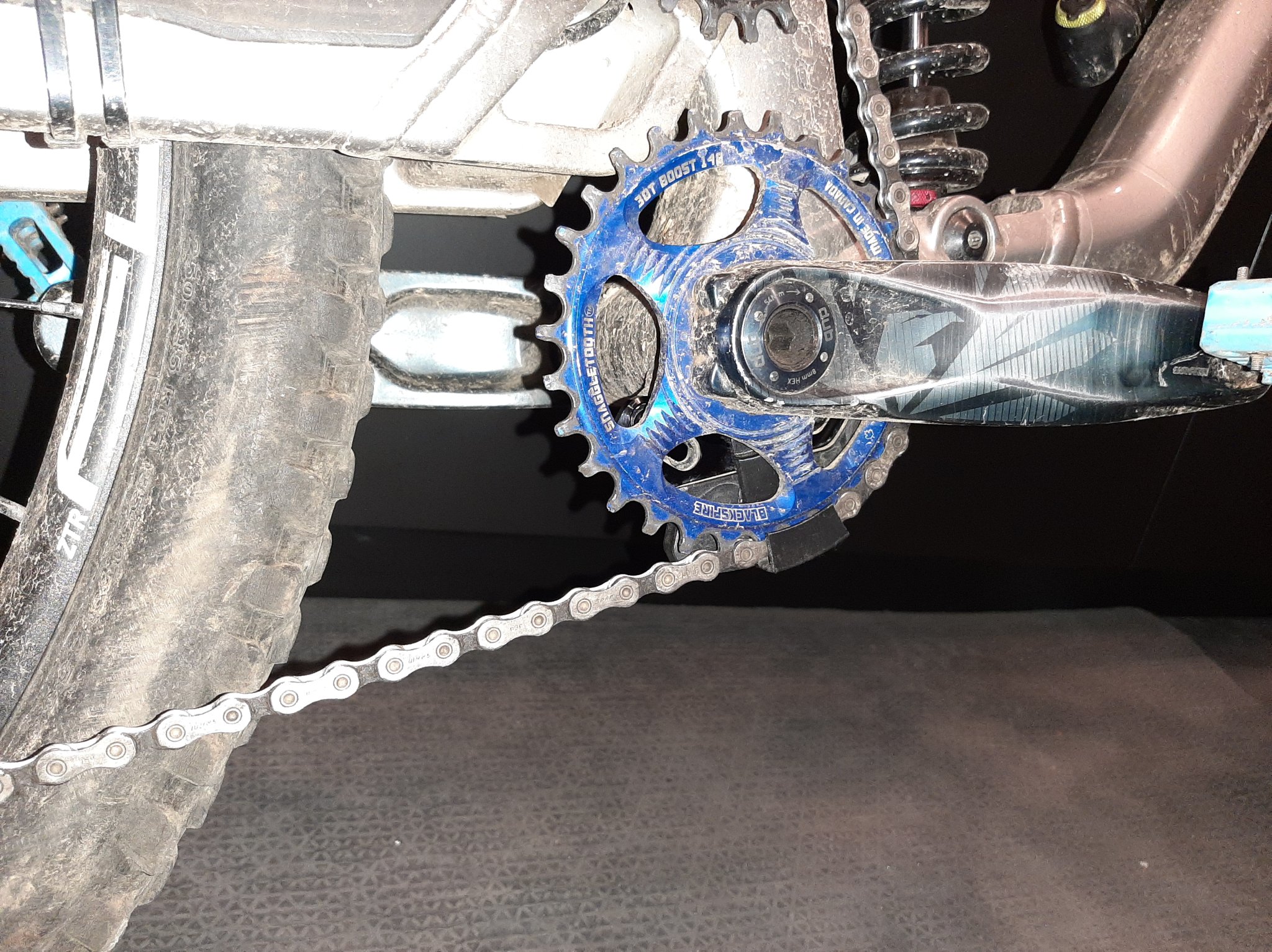 Hướng dẫn xích dưới gắn vào bảo vệ OneUp Bash