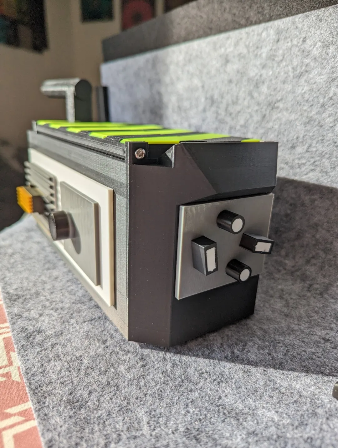 Bẫy ma màu sắc đa dạng đơn giản (AMS)