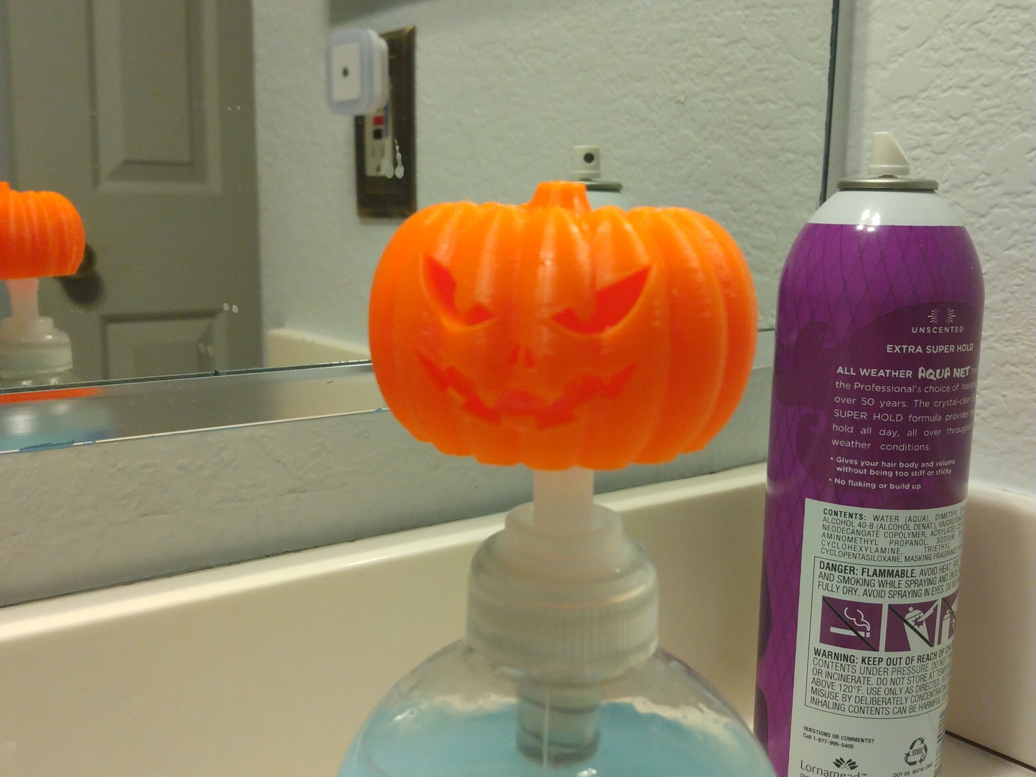 Máy phân phối xà phòng dạng bình bí ngô Jack O'Lantern