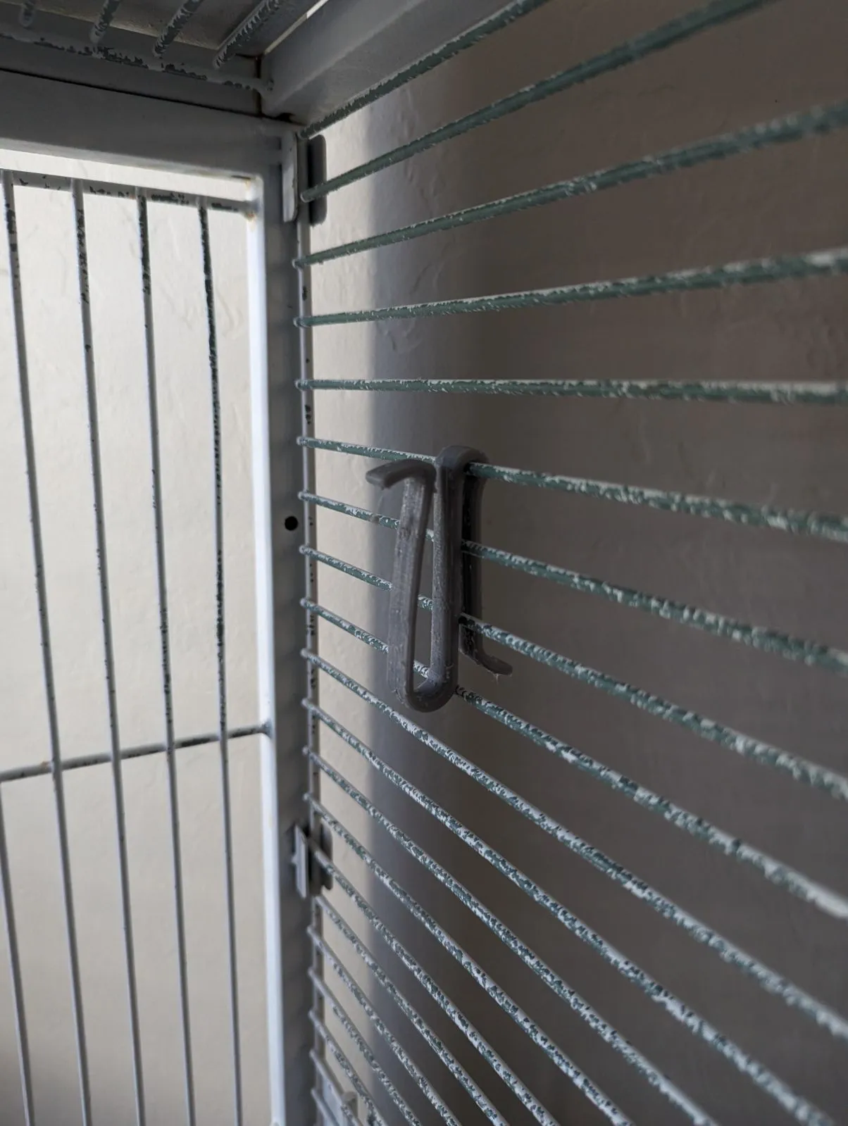 Giá đỡ xương cuttle cho chim trong lồng