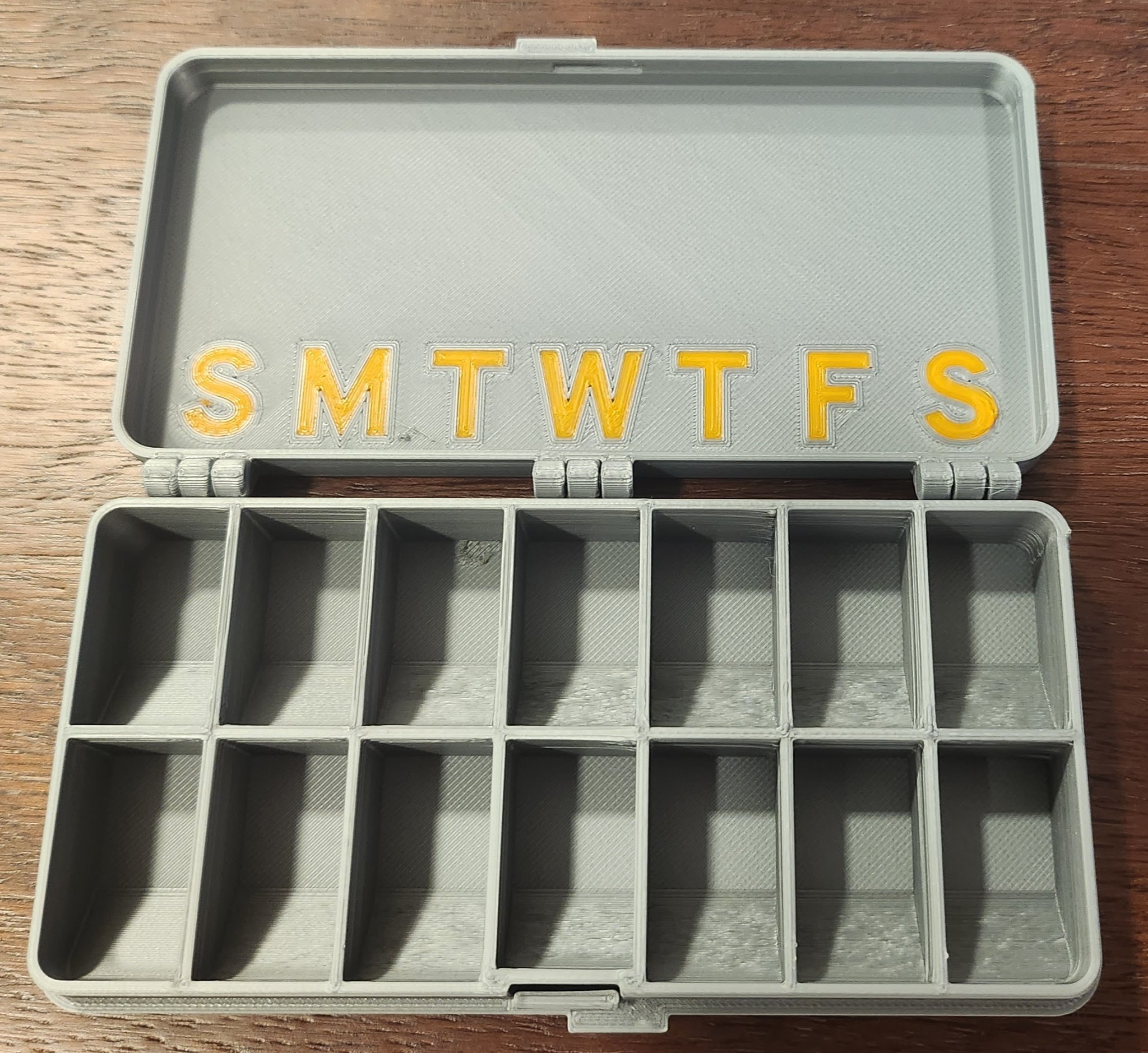 Hộp thuốc hàng tuần lớn dễ đọc cho người cao tuổi