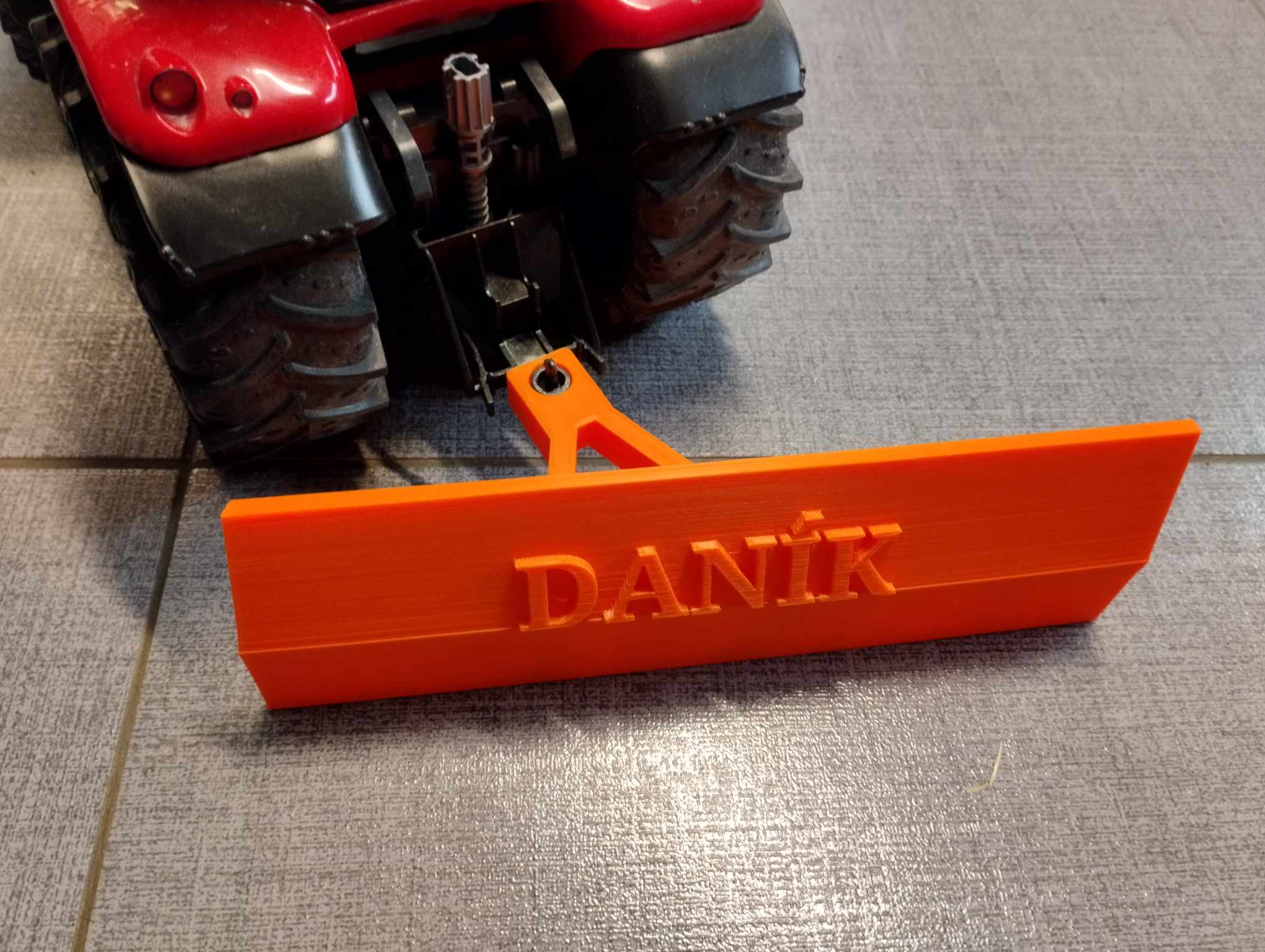 Công cụ xúc tuyết Bruder cho xe kéo