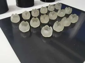 Đèn trang trí hoa tulip rỗng cho ánh sáng nhỏ