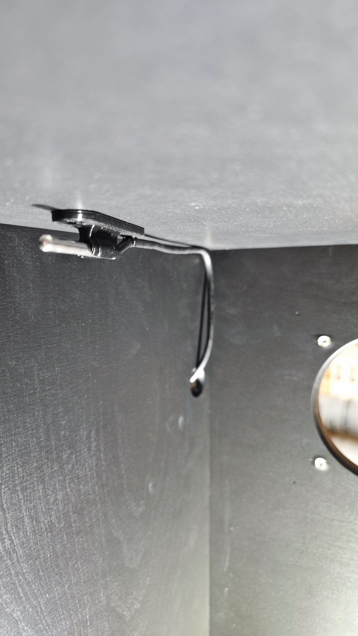 Giá đỡ cảm biến nhiệt độ DS18B20 với lỗ vít và đường d...