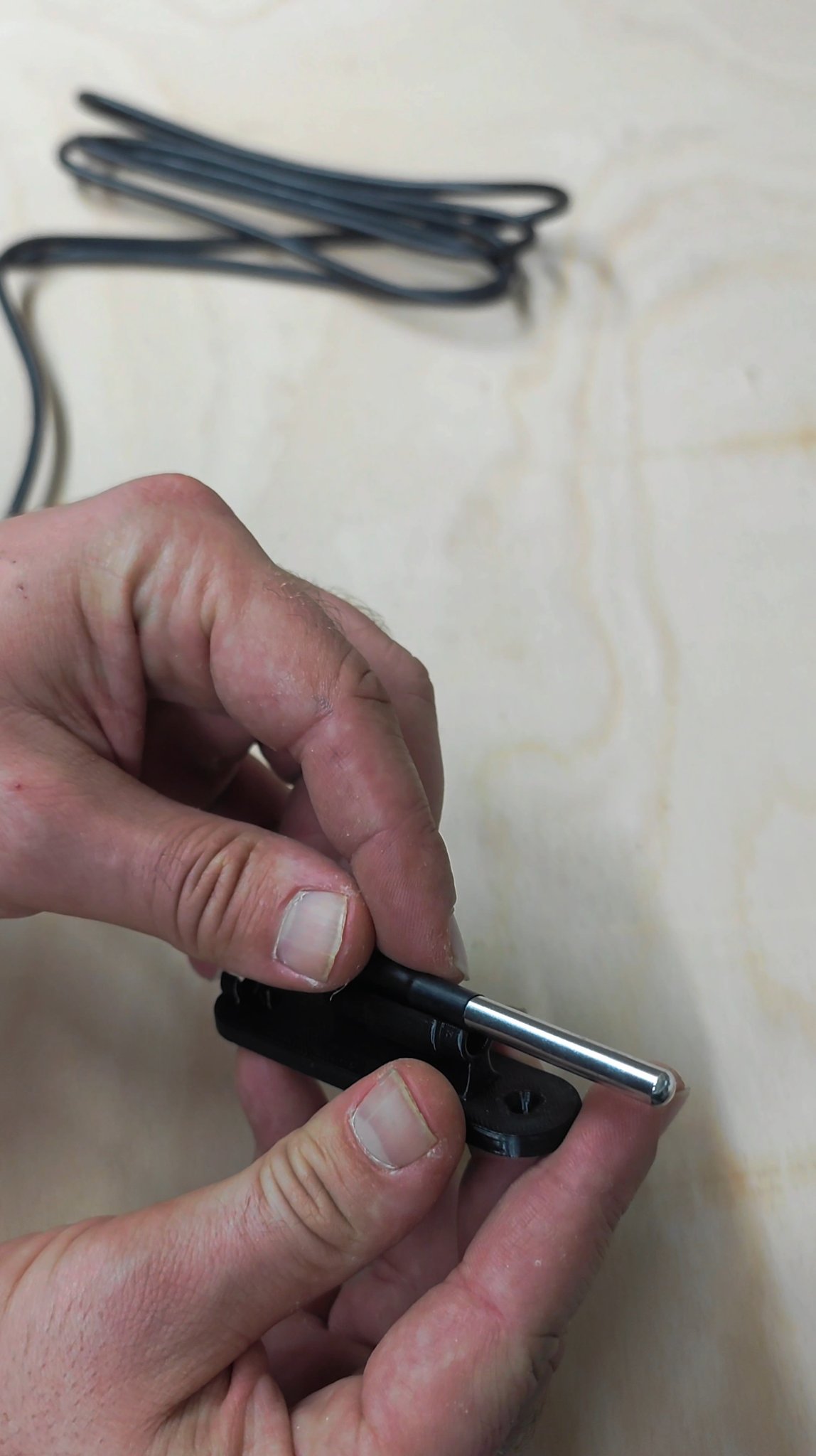 Giá đỡ cảm biến nhiệt độ DS18B20 với lỗ vít và đường d...