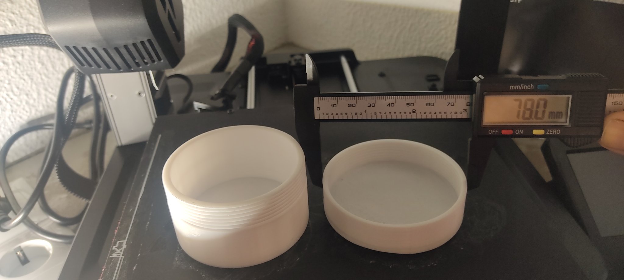 Đồ chứa thủy tinh có nắp xoáy tiện lợi