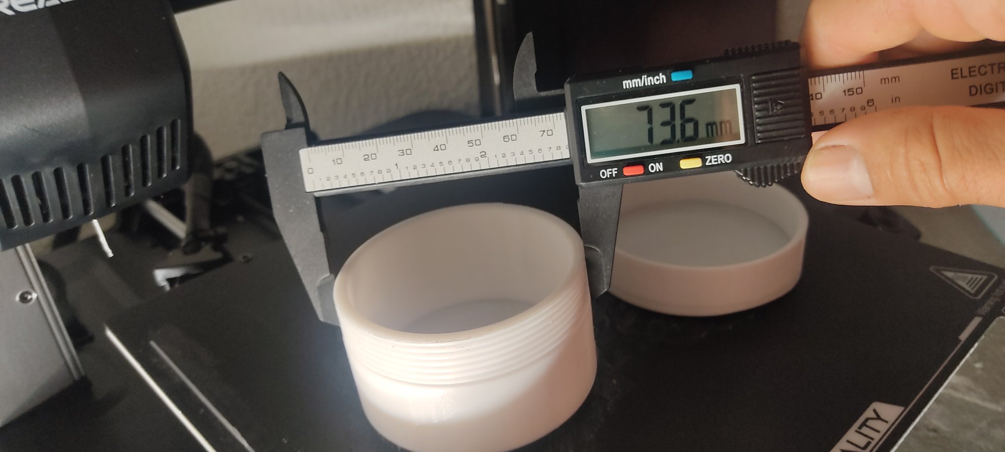 Đồ chứa thủy tinh có nắp xoáy tiện lợi