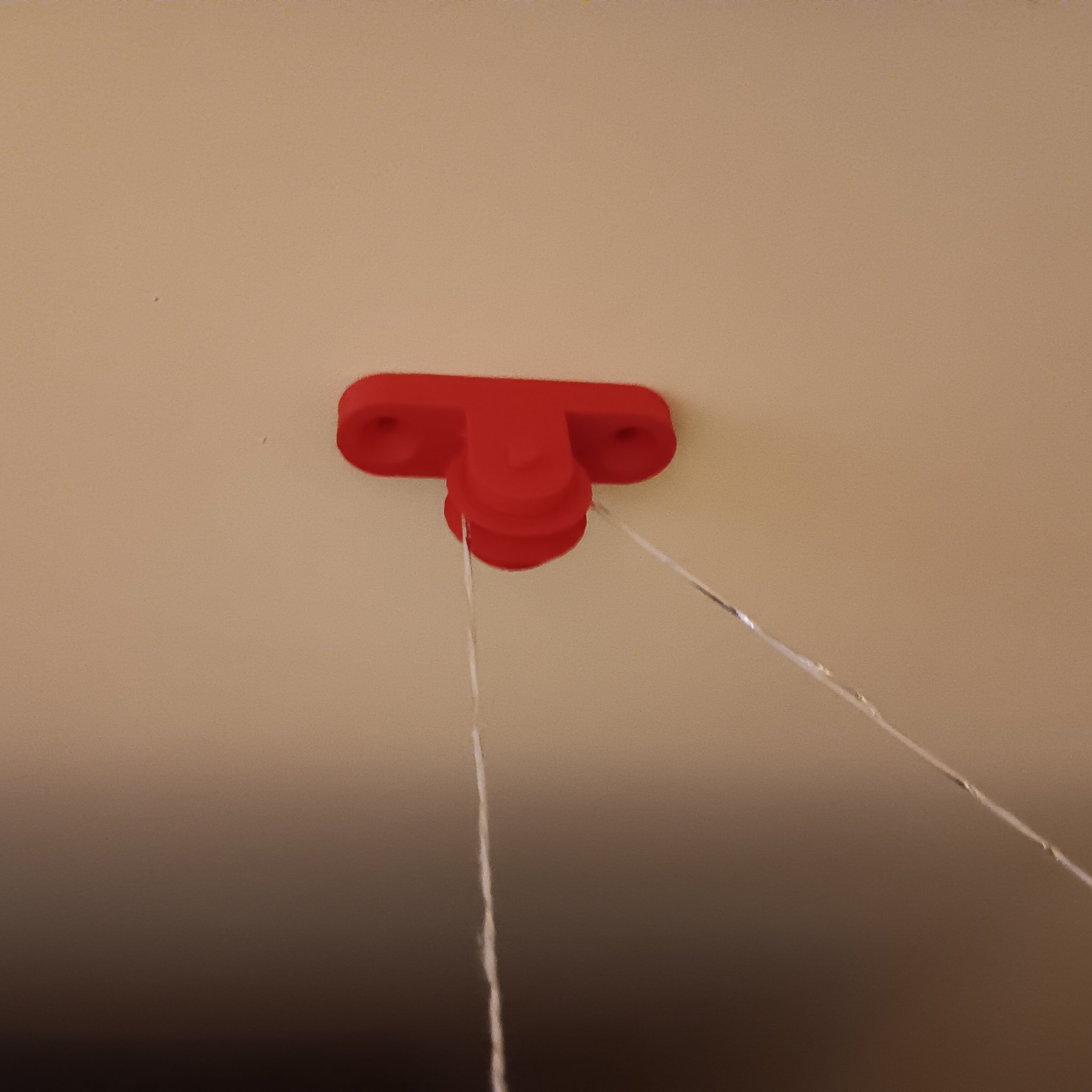 Cửa tự mở bằng hệ thống ròng rọc với trọng lượng đối...