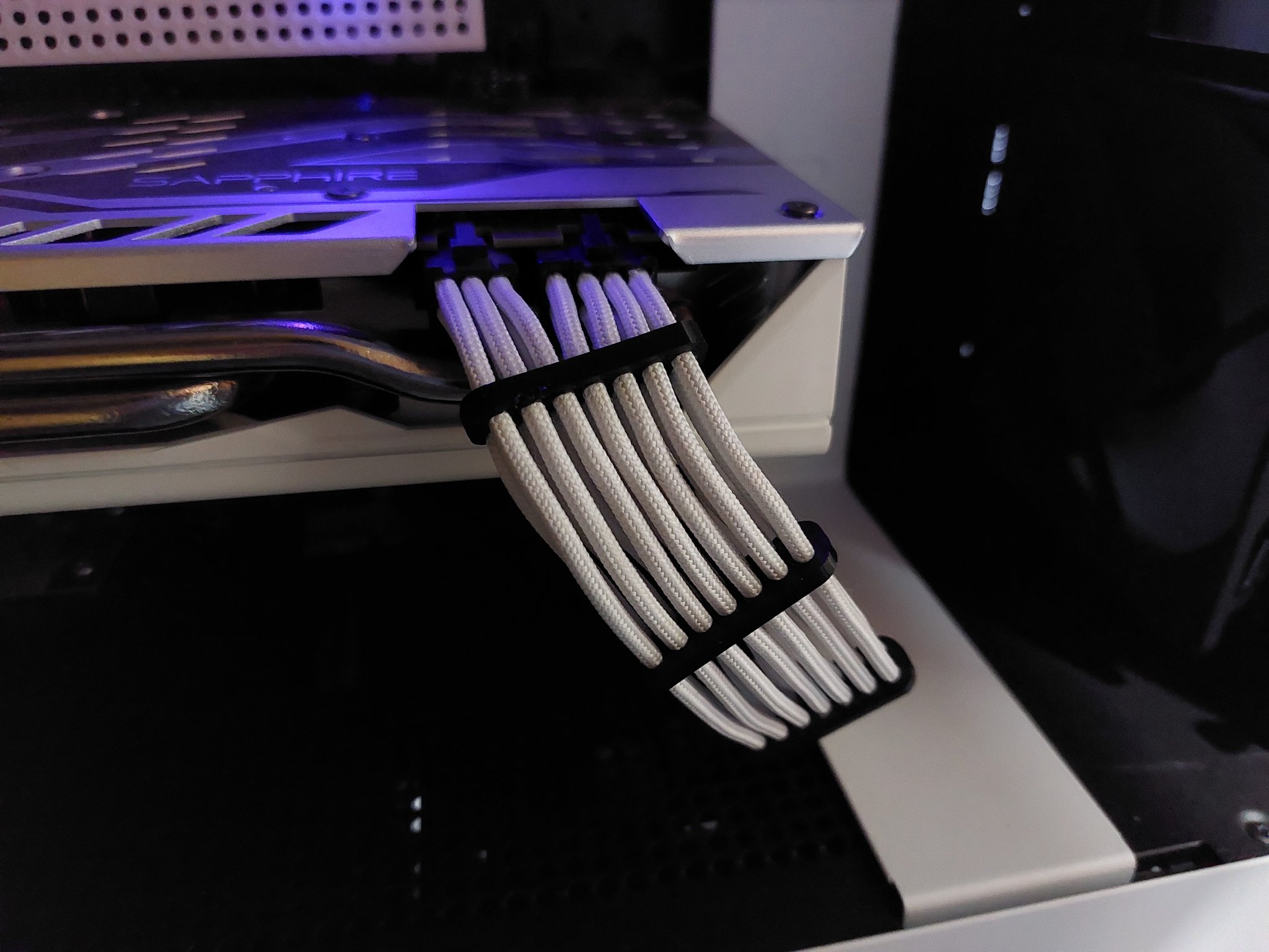 Công cụ quản lý cáp PC với kích thước 24 pin, 14 pin và 4 pin