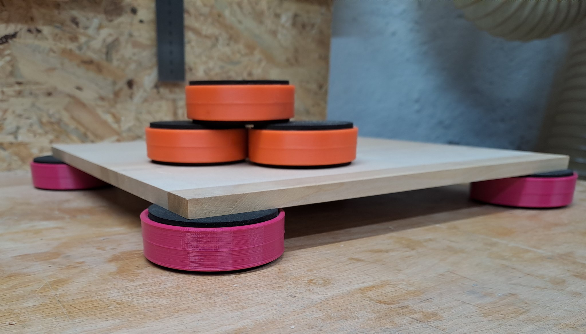 Giá đỡ bánh xe bàn đơn giản với lớp neoprene