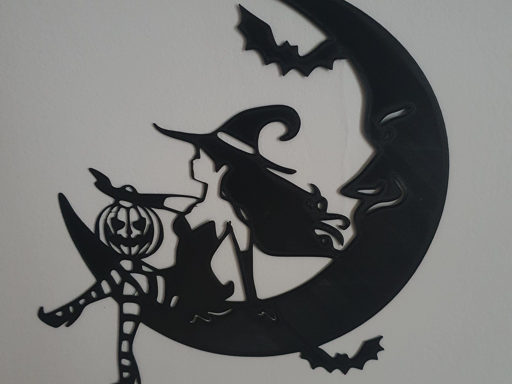 Phù thủy trang trí Halloween trên mặt trăng