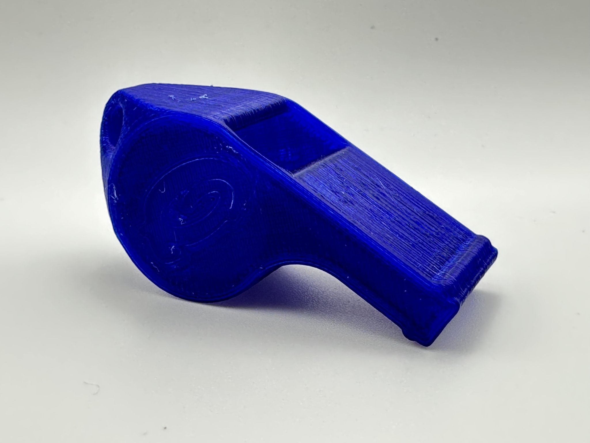 Còi có bóng bên trong phát ra âm thanh lớn