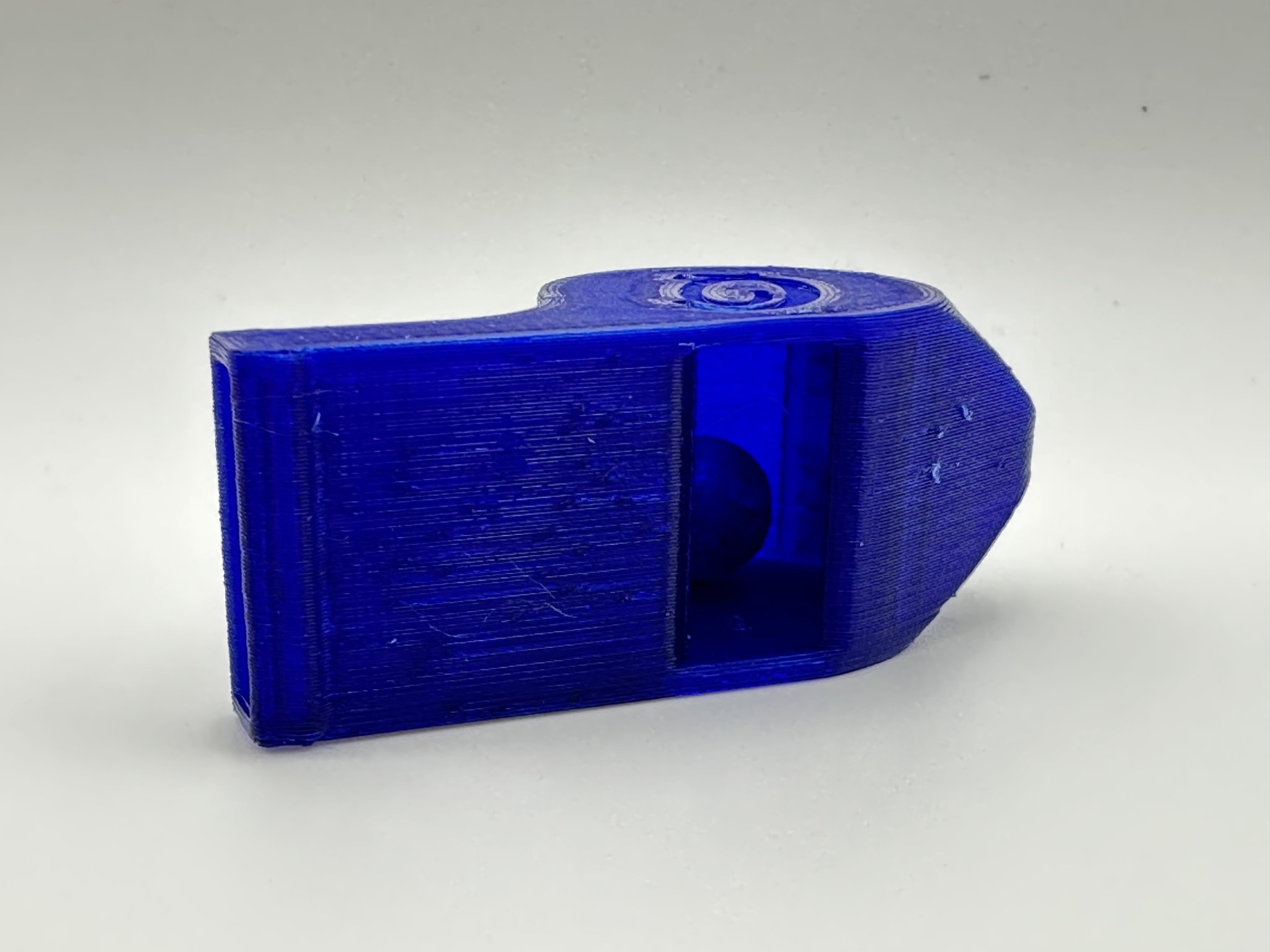 Còi có bóng bên trong phát ra âm thanh lớn