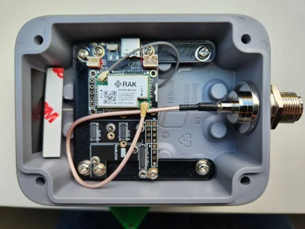 Bảng gắn đơn giản cho WisBlock Base RAK19007 trong Unify Enclosure