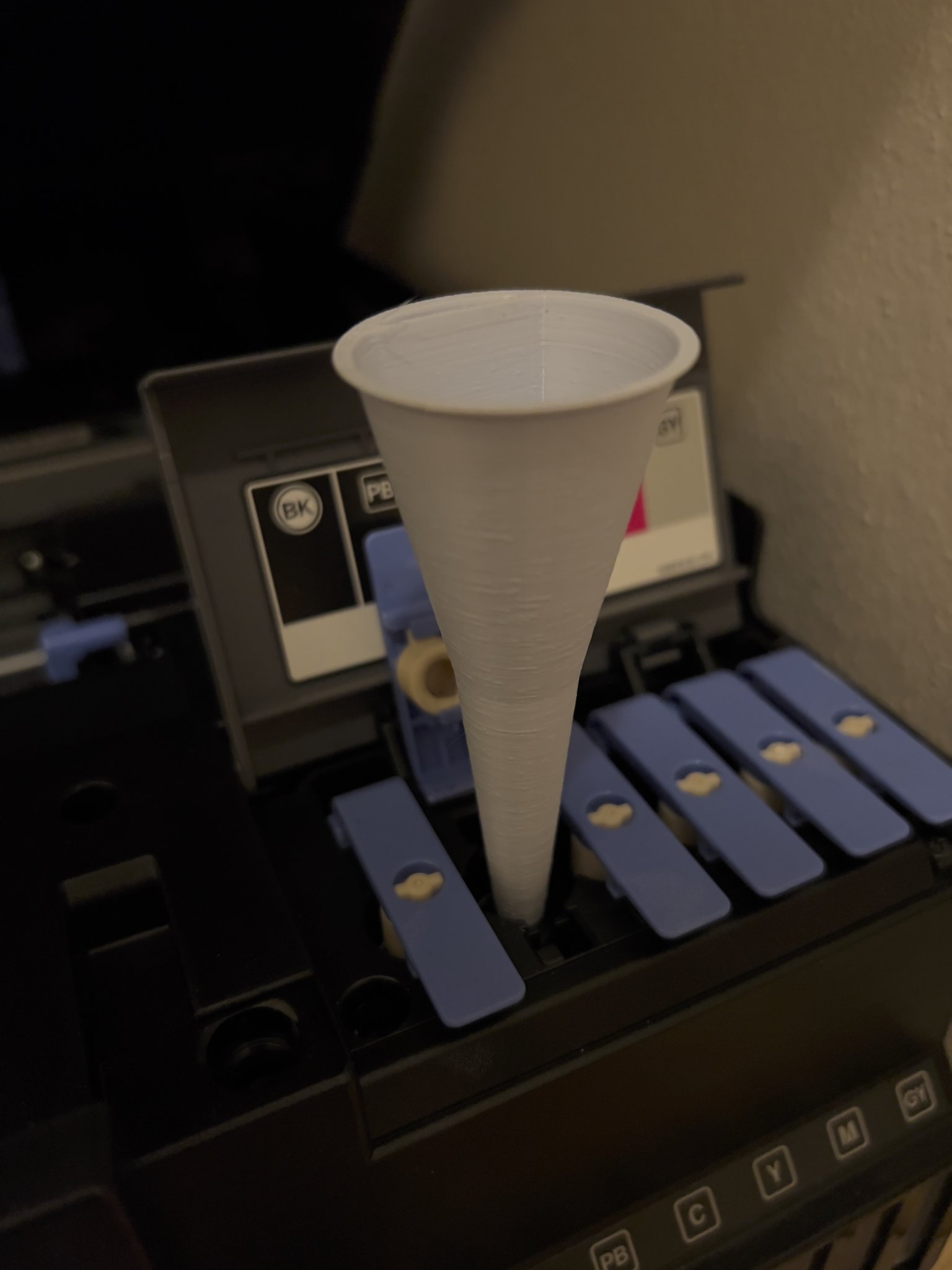 Bình chứa mực EPSON EcoTank với phễu tiếp mực tiện lợi