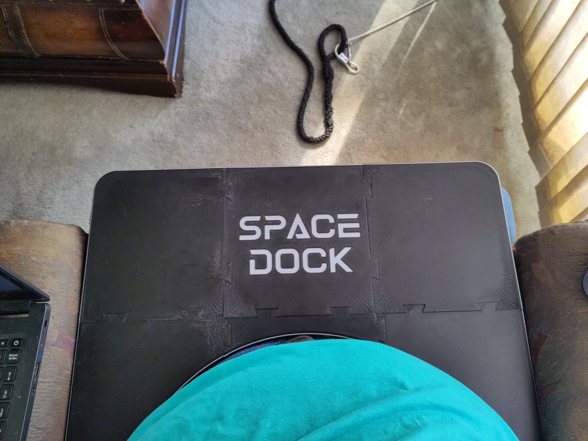 Bàn làm việc gấp cho người có vòng bụng lớn