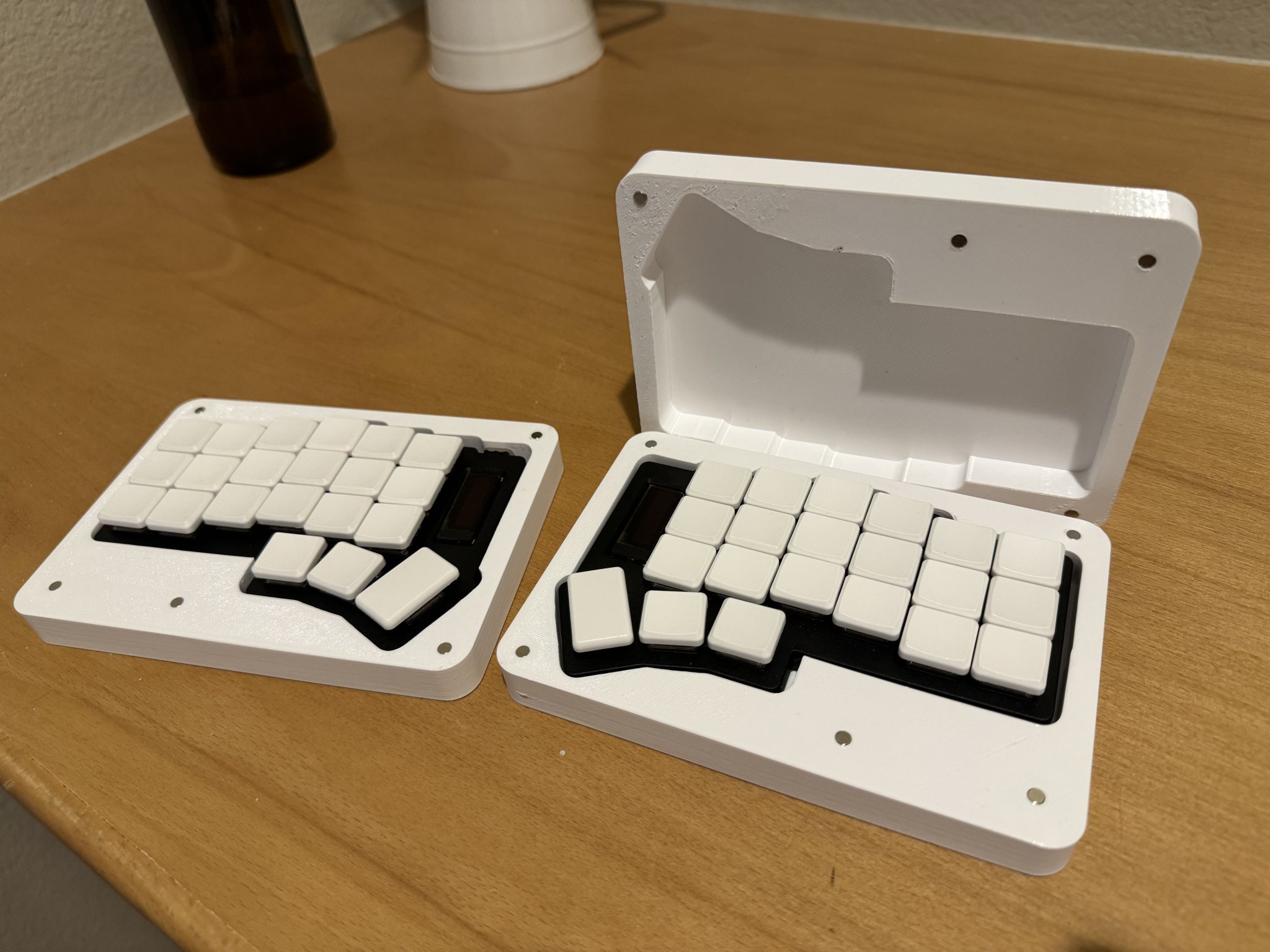 Hộp đựng từ tính cho bàn phím tách Controller Works Mini42