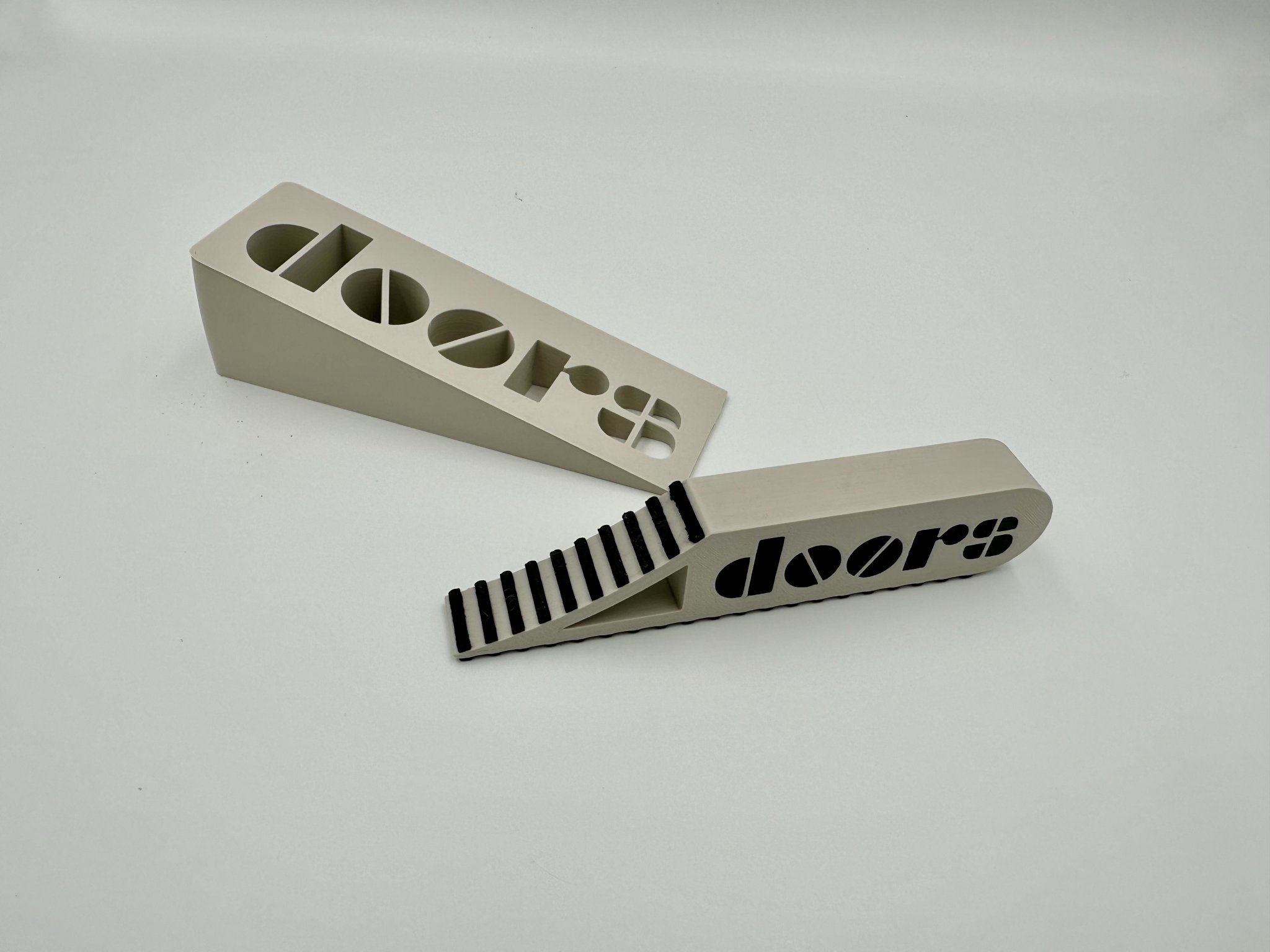 Giá đỡ cửa The Doors Stop độc đáo và tiện lợi