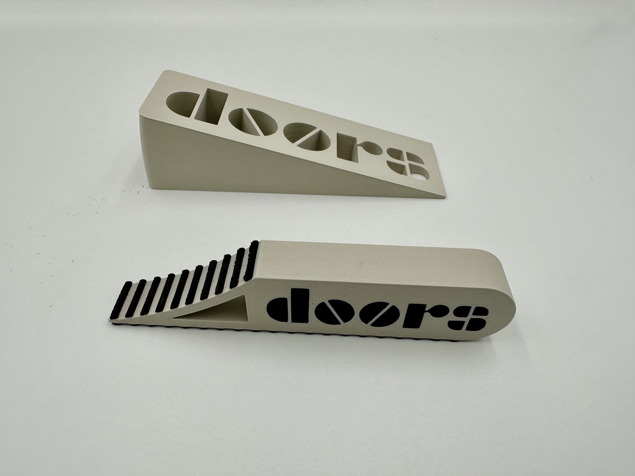 Giá đỡ cửa The Doors Stop độc đáo và tiện lợi