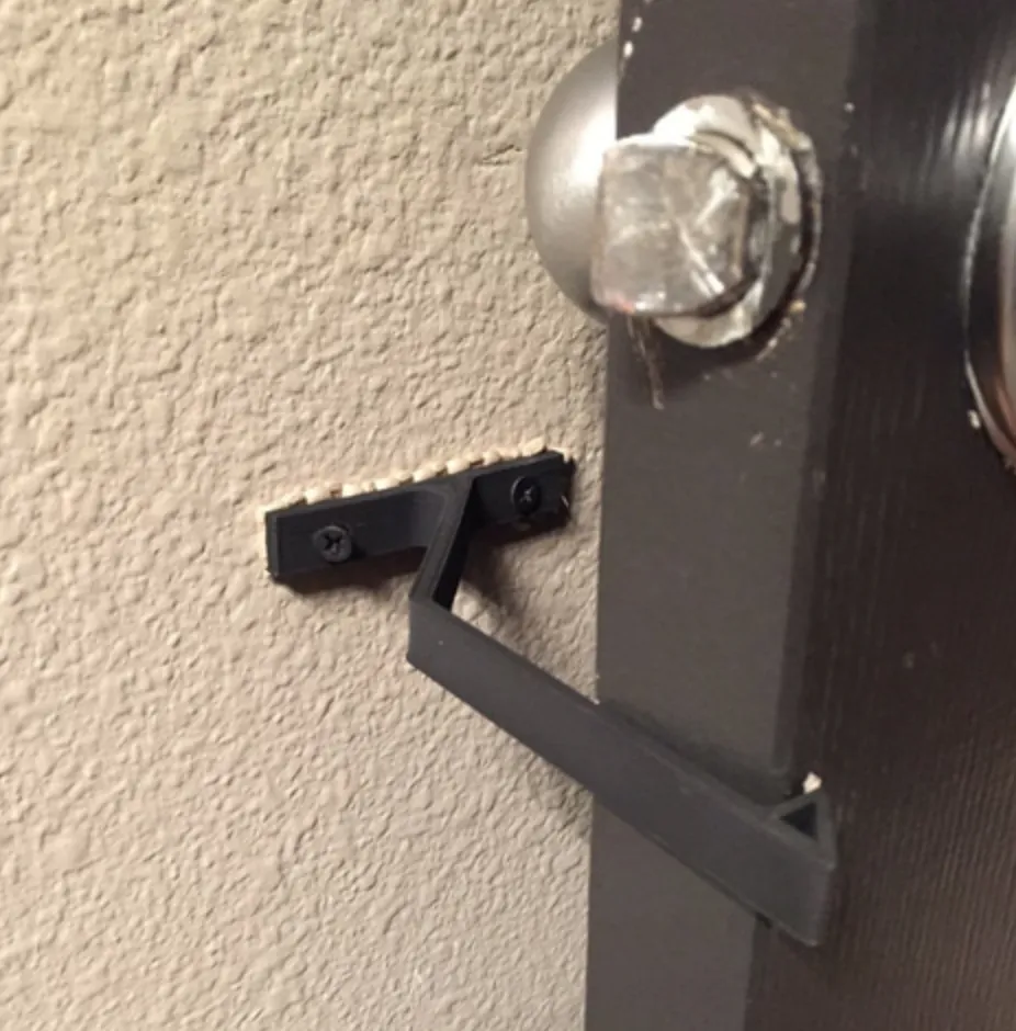 Giá đỡ cửa với chốt nhanh tiện lợi