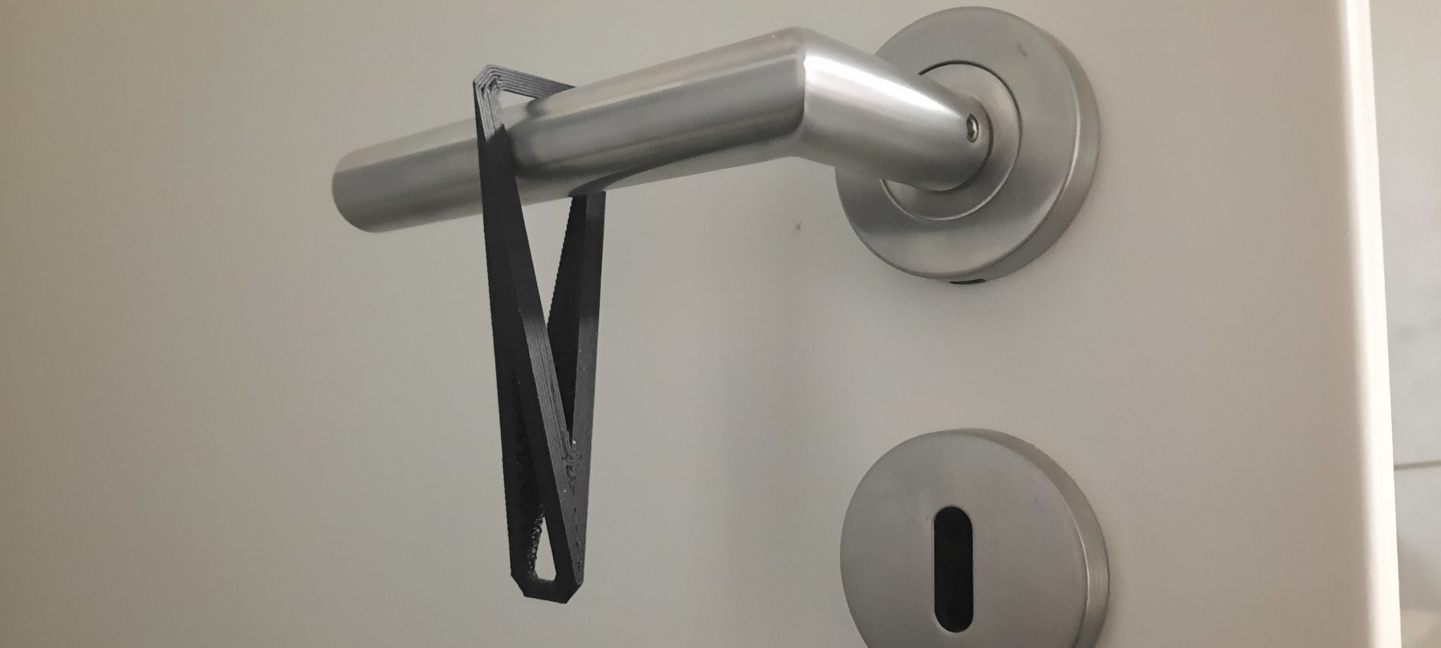 Giá đỡ cửa hình tam giác TRIstop thiết kế hiện đại