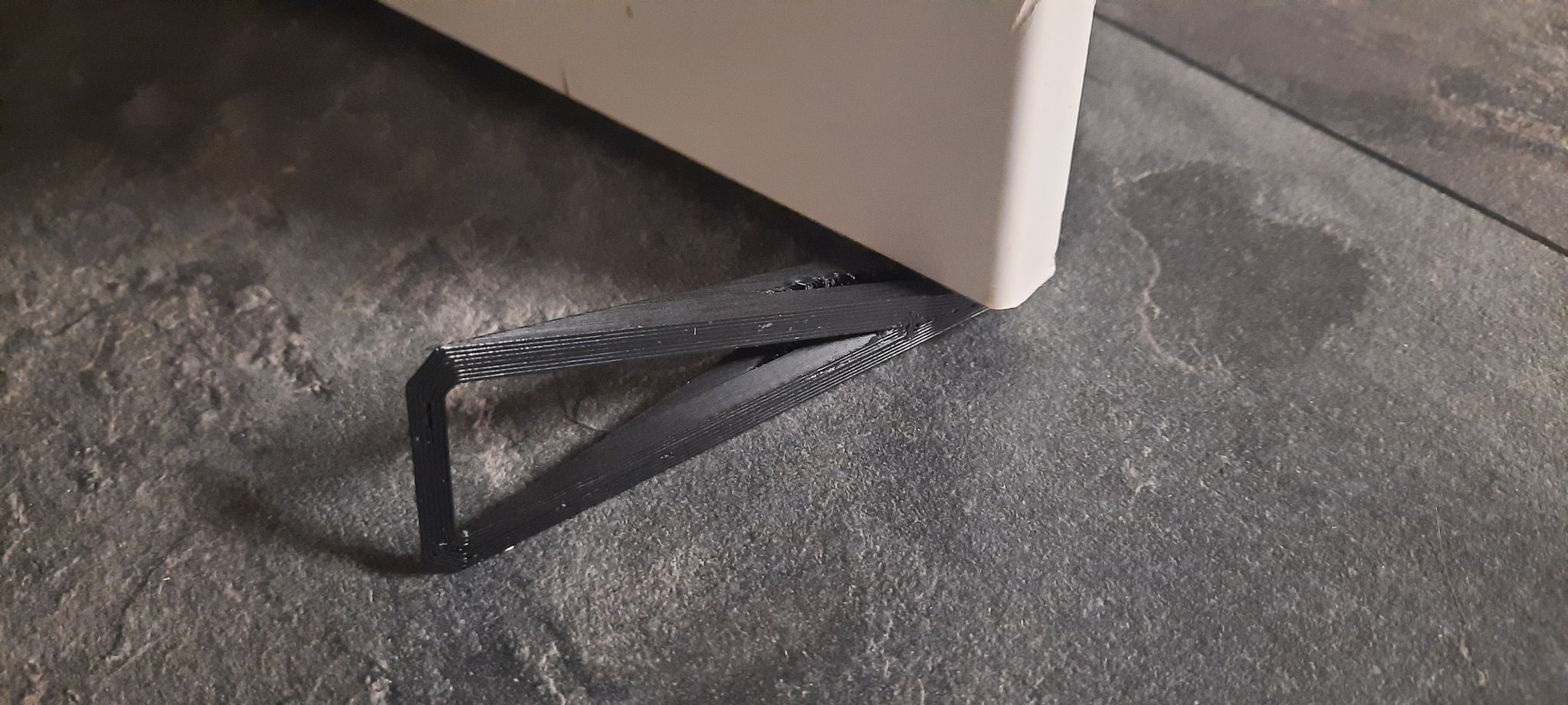 Giá đỡ cửa hình tam giác TRIstop thiết kế hiện đại