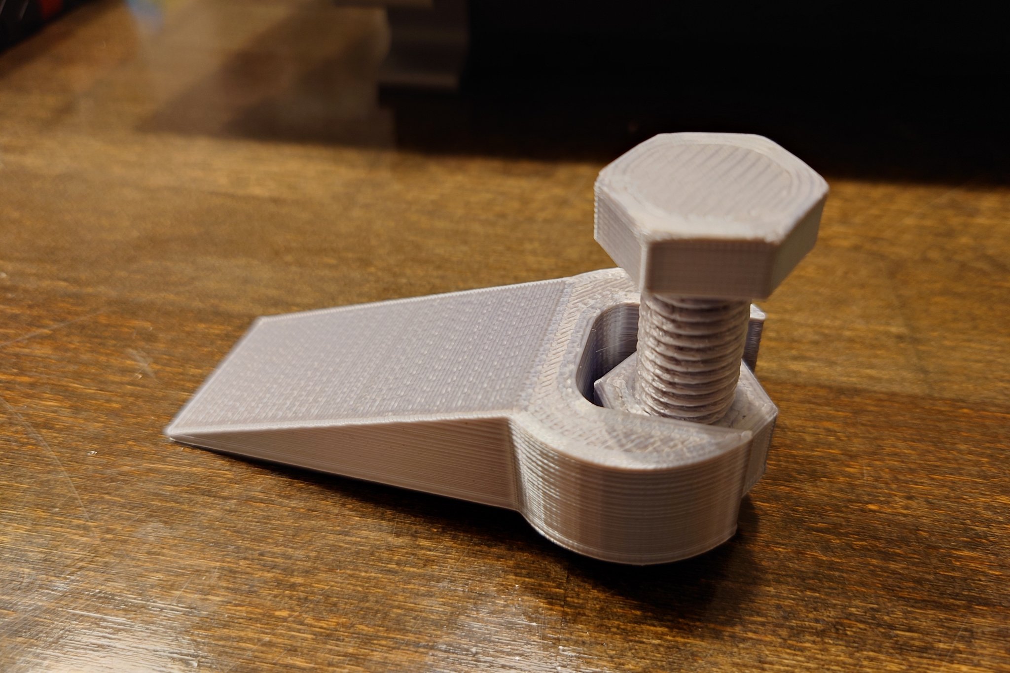 Tuốc nơ vít giữ cửa với ốc vít