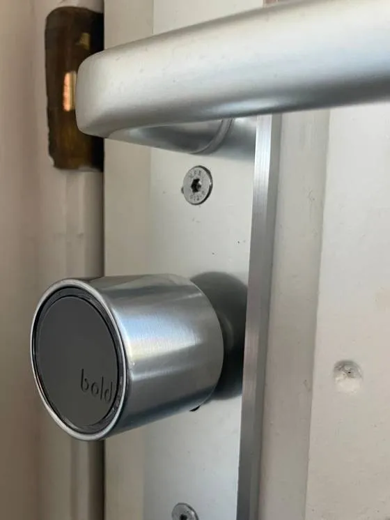 Nắp bảo vệ Bold Smart Lock cho trẻ em