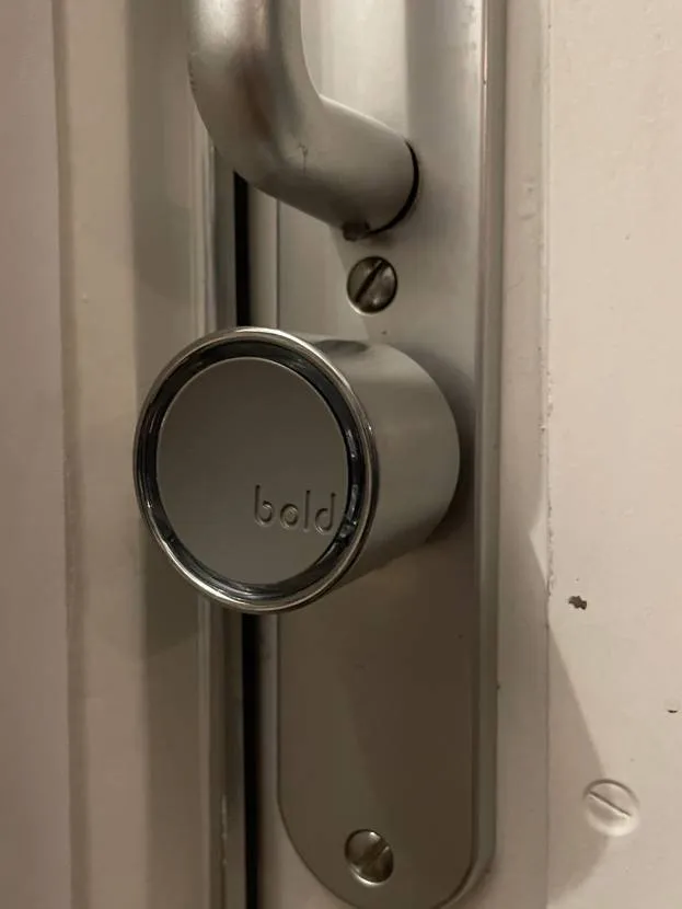 Nắp bảo vệ Bold Smart Lock cho trẻ em