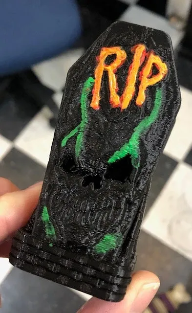 Mộ rượu Halloween 2023 với thiết kế độc đáo