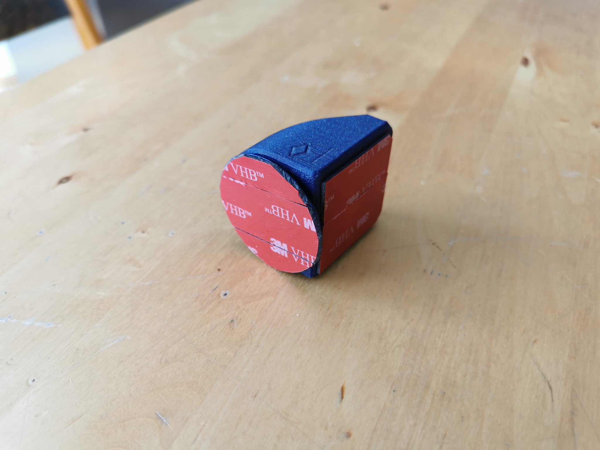 Giá đỡ cửa từ tính nhanh gọn và phong cách