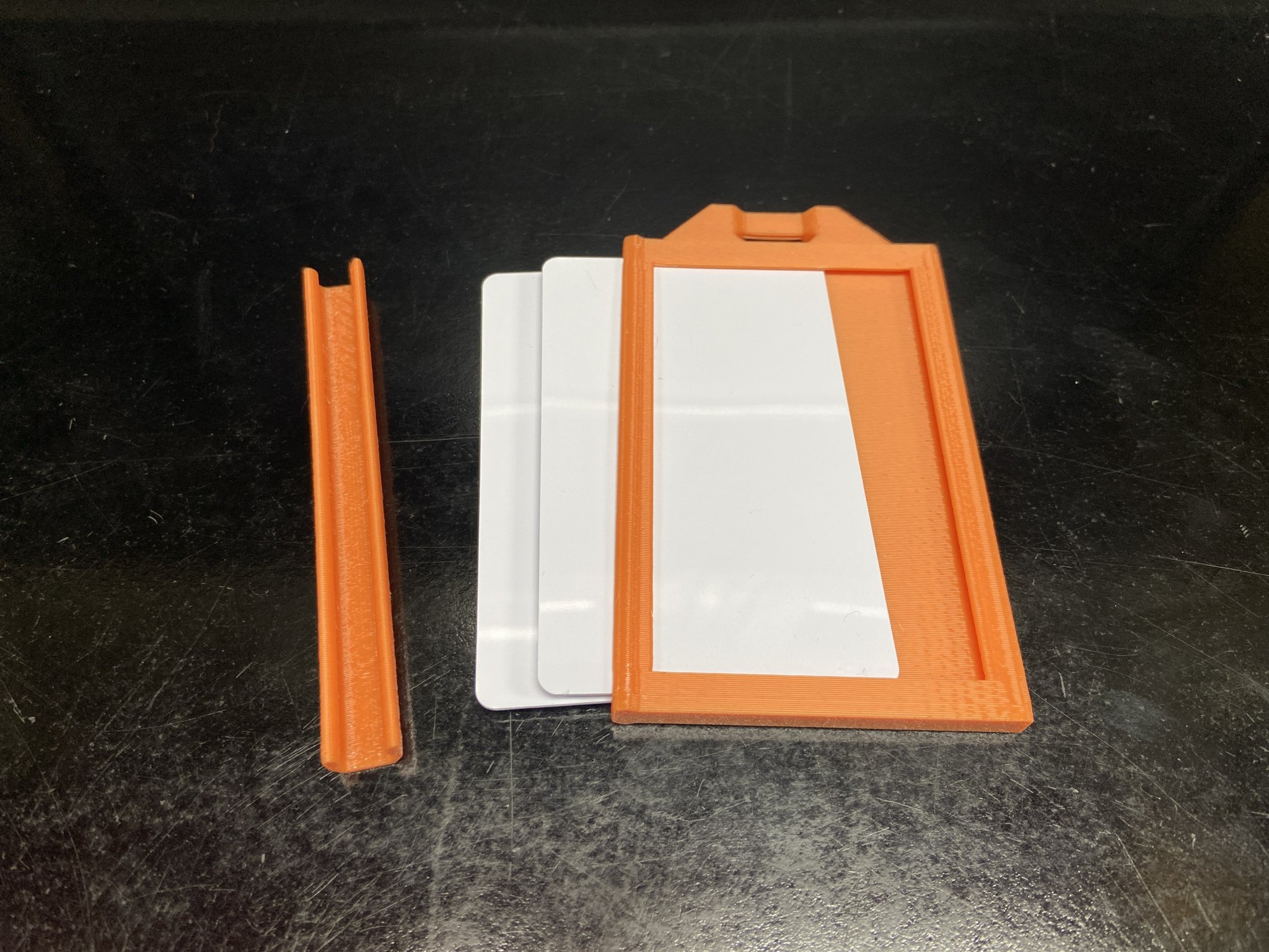 Giá đỡ thẻ ID chắc chắn cho một hoặc hai thẻ