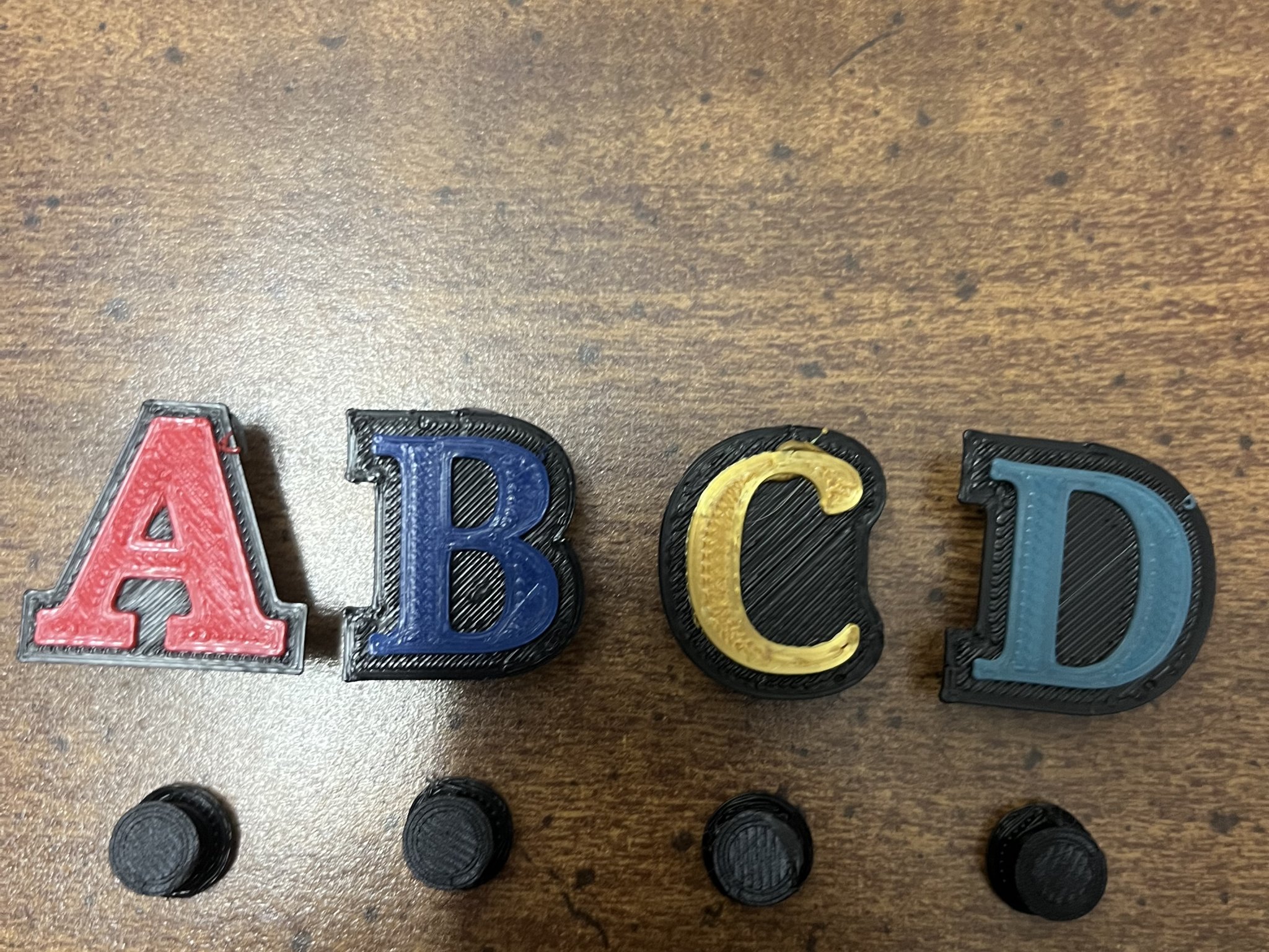 Jibbitz chữ cái cho giày Crocs đa dạng và bền bỉ