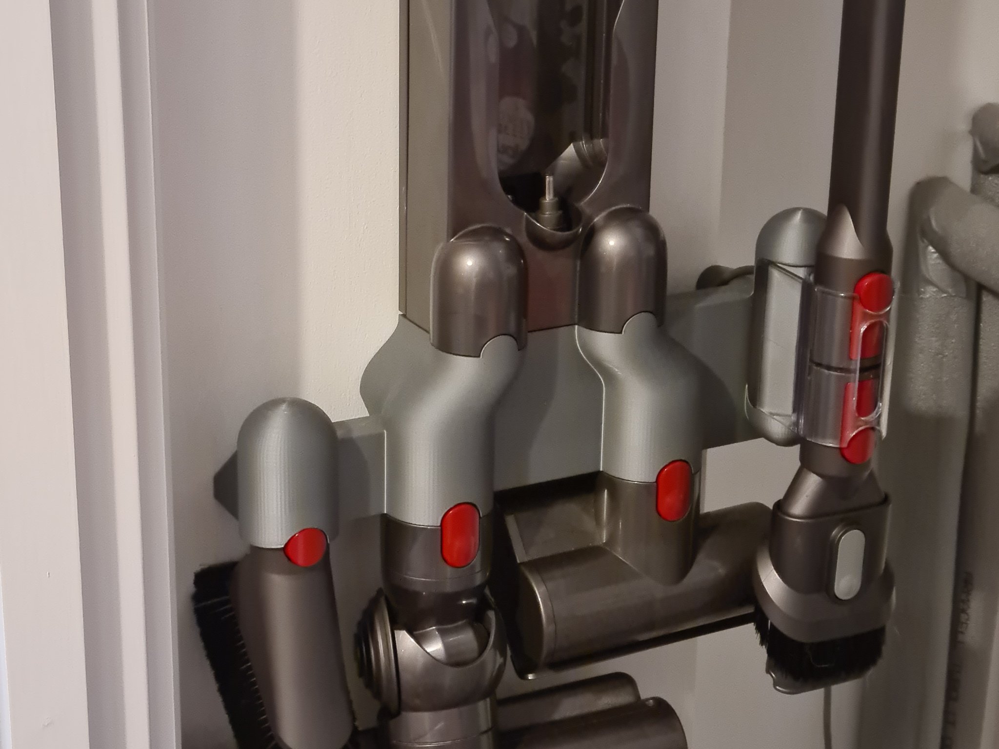 Giá đỡ phụ kiện Dyson V11 gọn nhẹ và tiện lợi